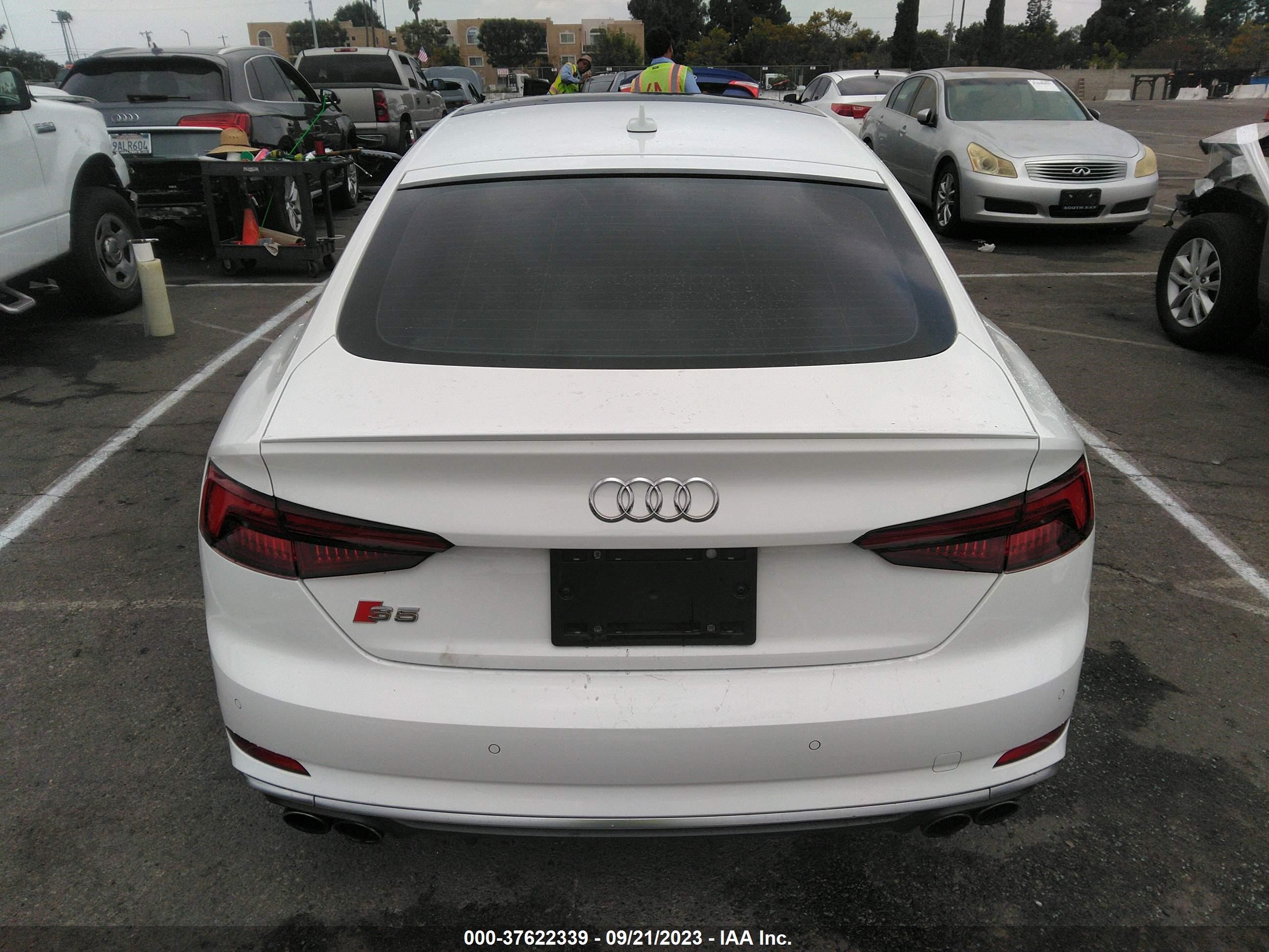 Photo 16 VIN: WAUB4CF52JA045466 - AUDI S5 