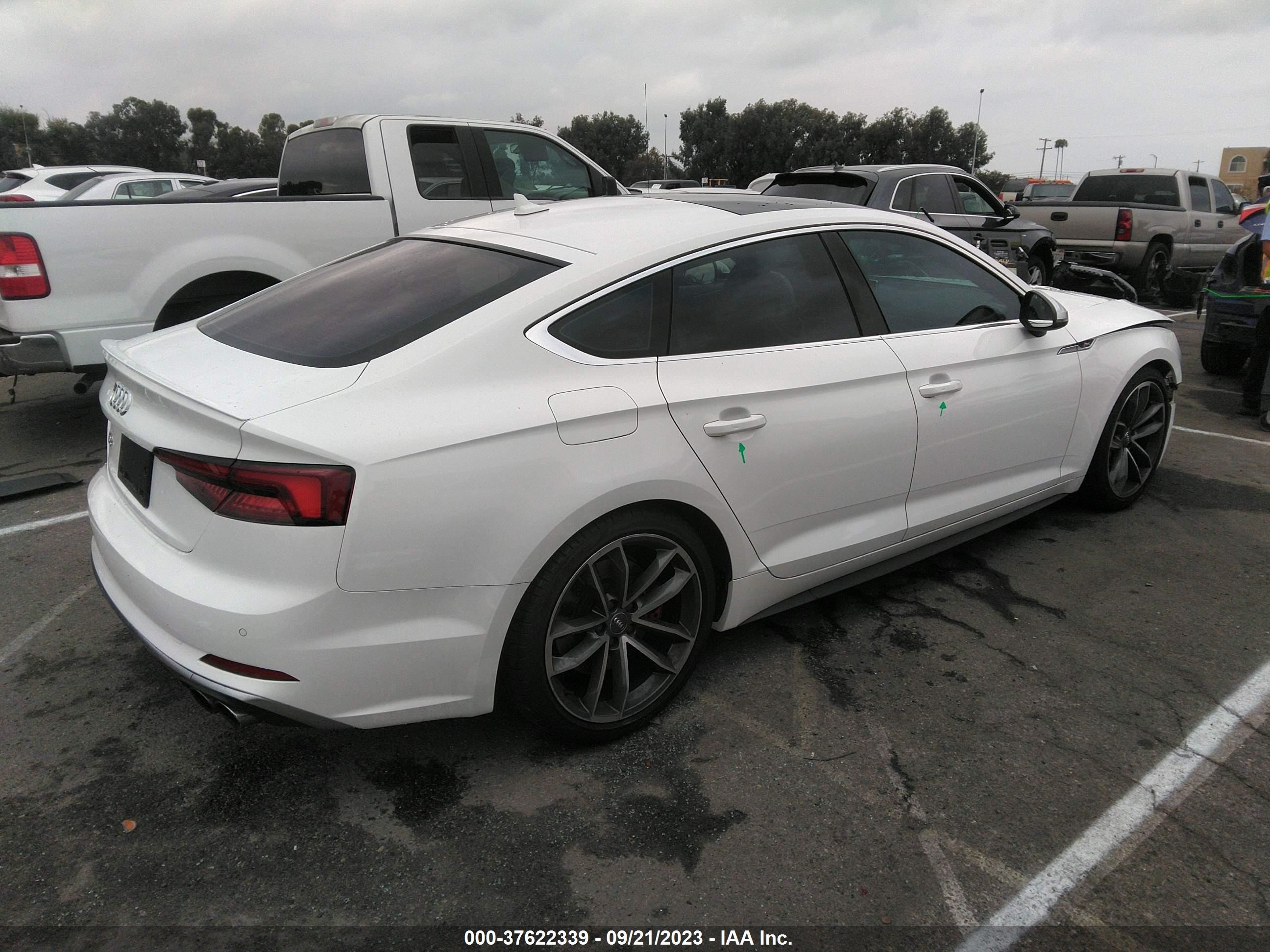 Photo 3 VIN: WAUB4CF52JA045466 - AUDI S5 