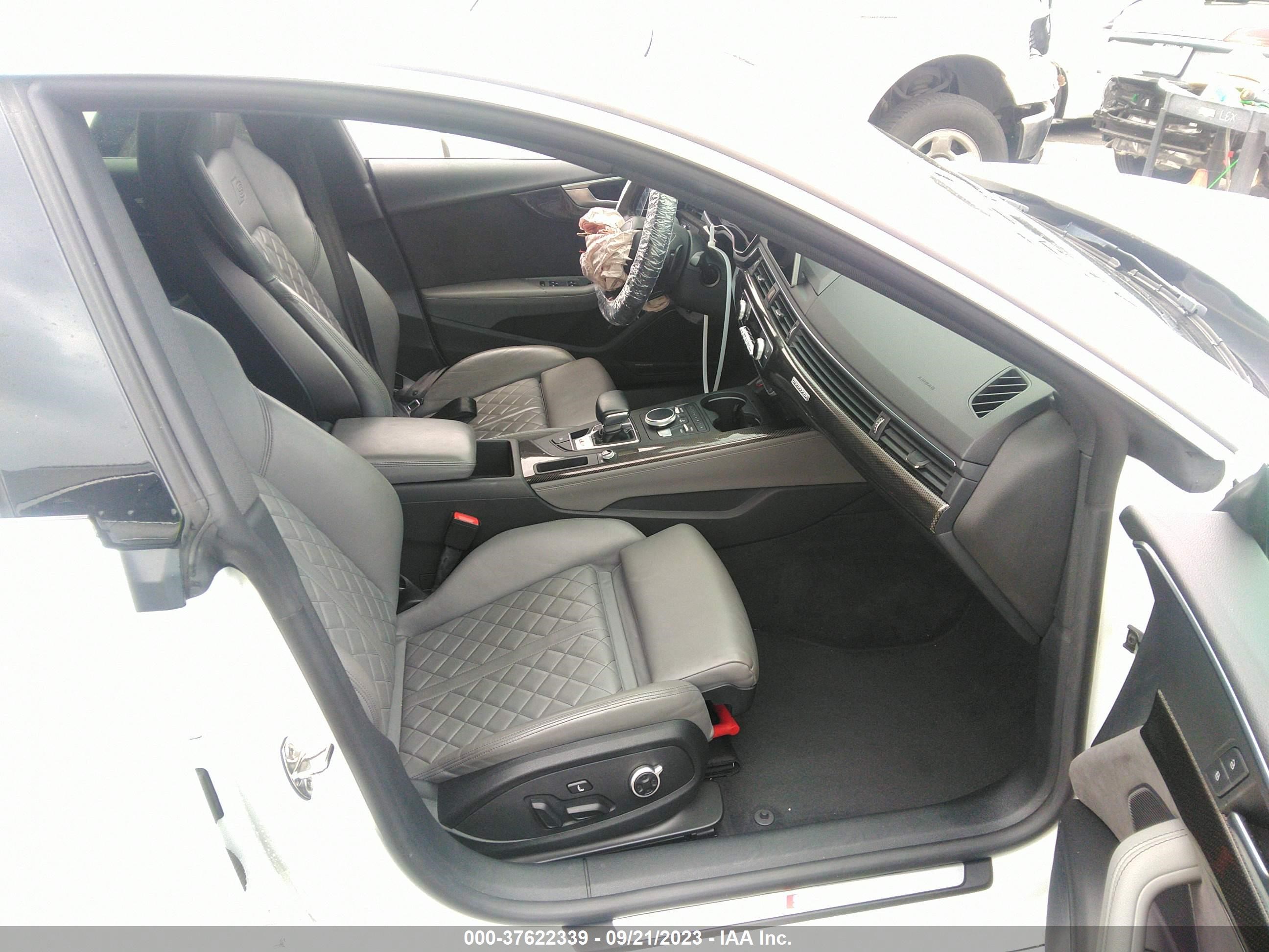 Photo 4 VIN: WAUB4CF52JA045466 - AUDI S5 