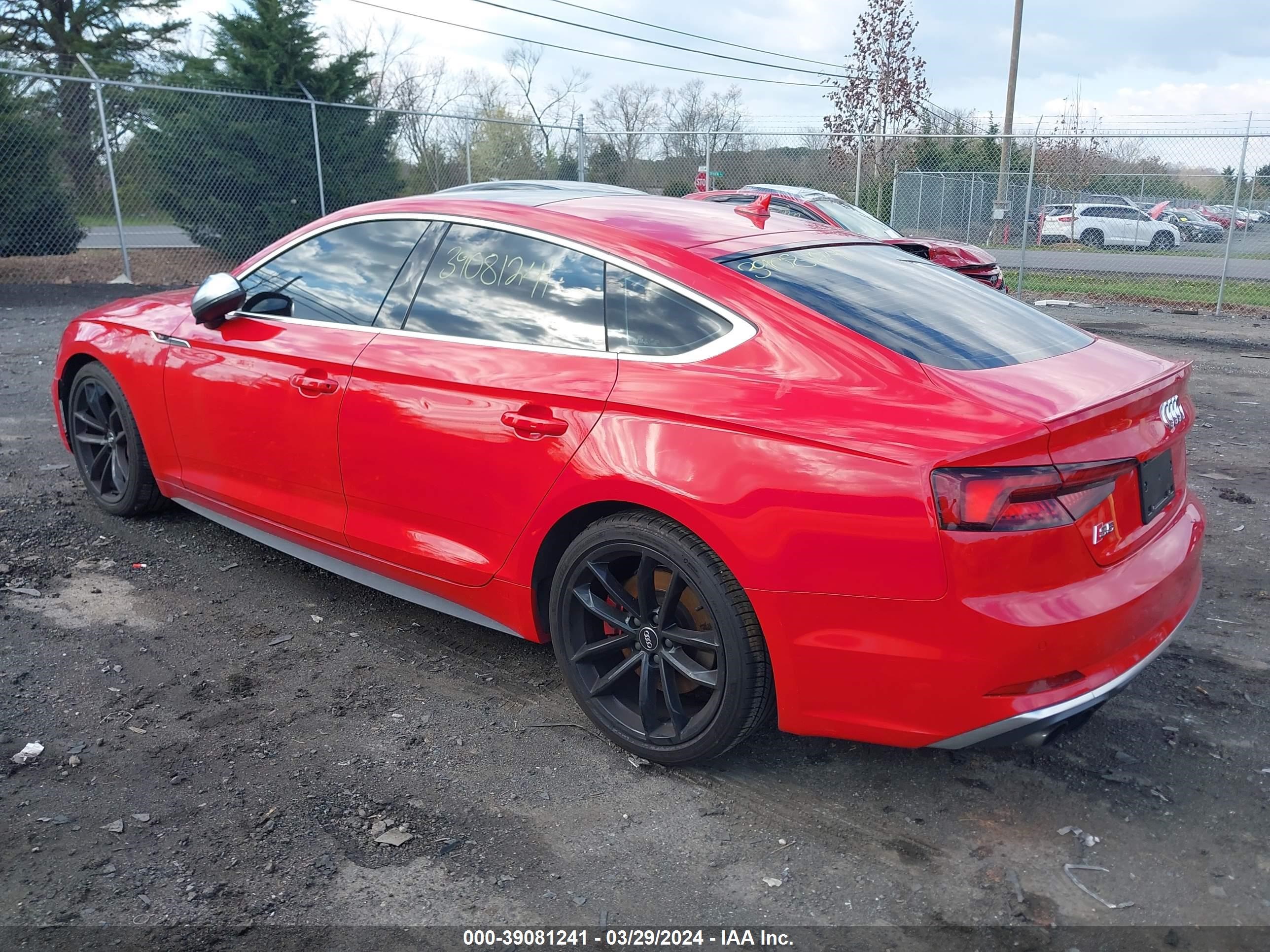 Photo 2 VIN: WAUB4CF53JA038882 - AUDI S5 