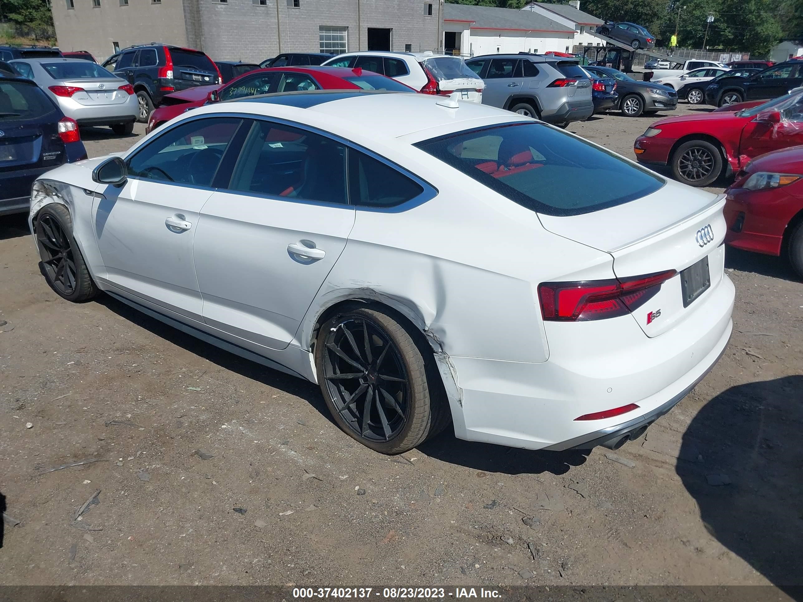 Photo 2 VIN: WAUB4CF55JA041363 - AUDI S5 