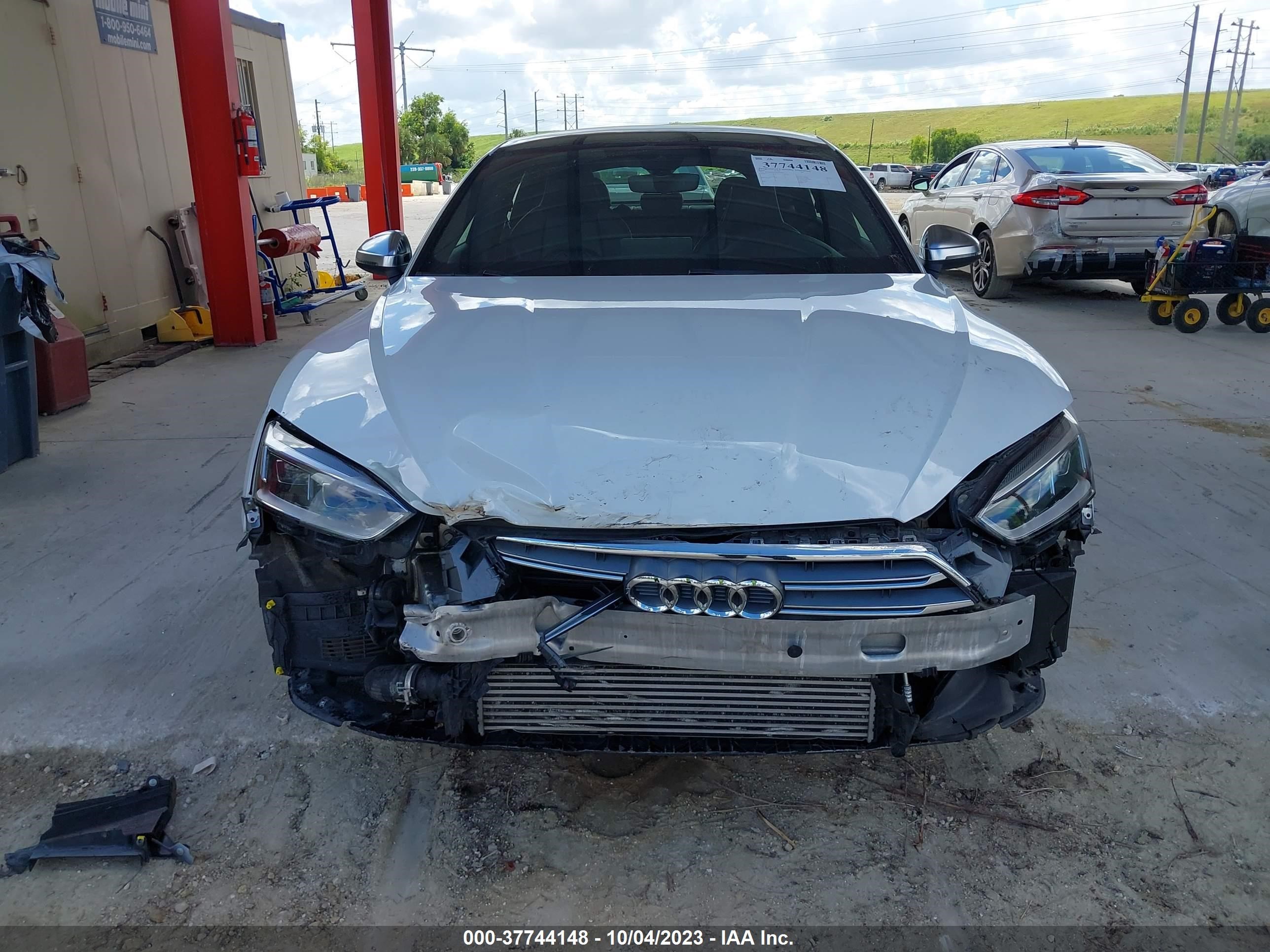 Photo 11 VIN: WAUB4CF55JA083970 - AUDI S5 