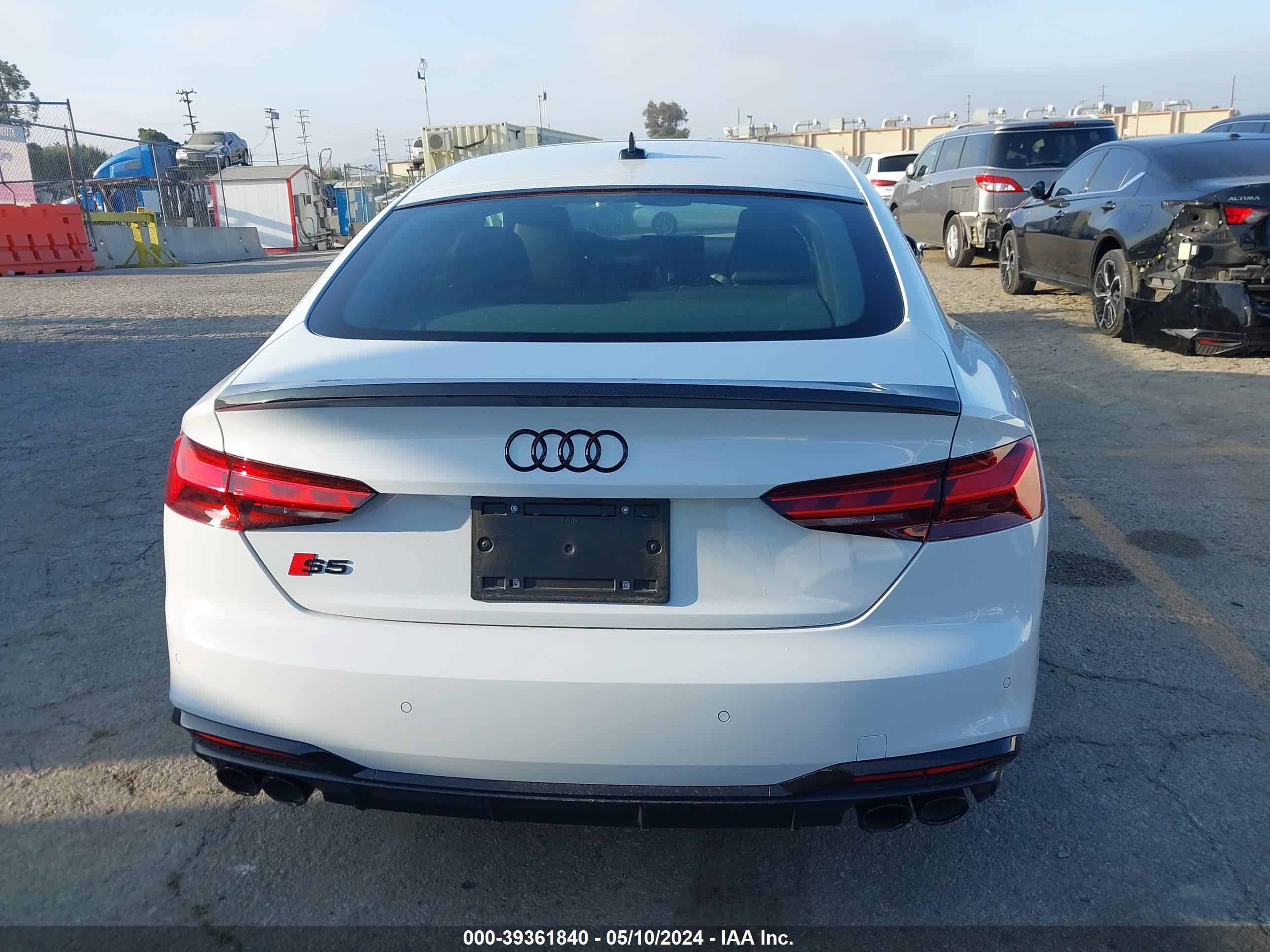 Photo 15 VIN: WAUB4CF57RA053574 - AUDI S5 