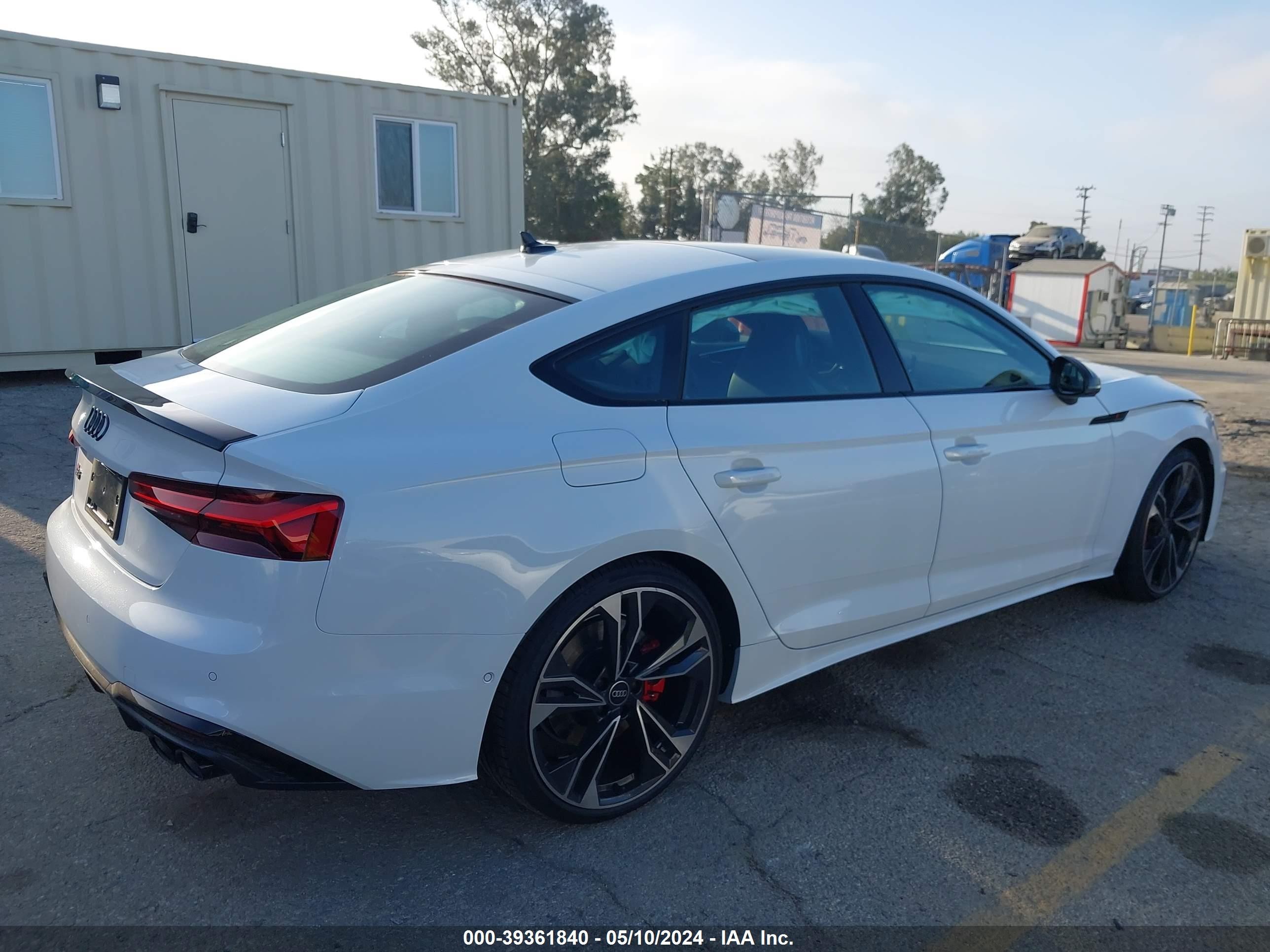 Photo 3 VIN: WAUB4CF57RA053574 - AUDI S5 