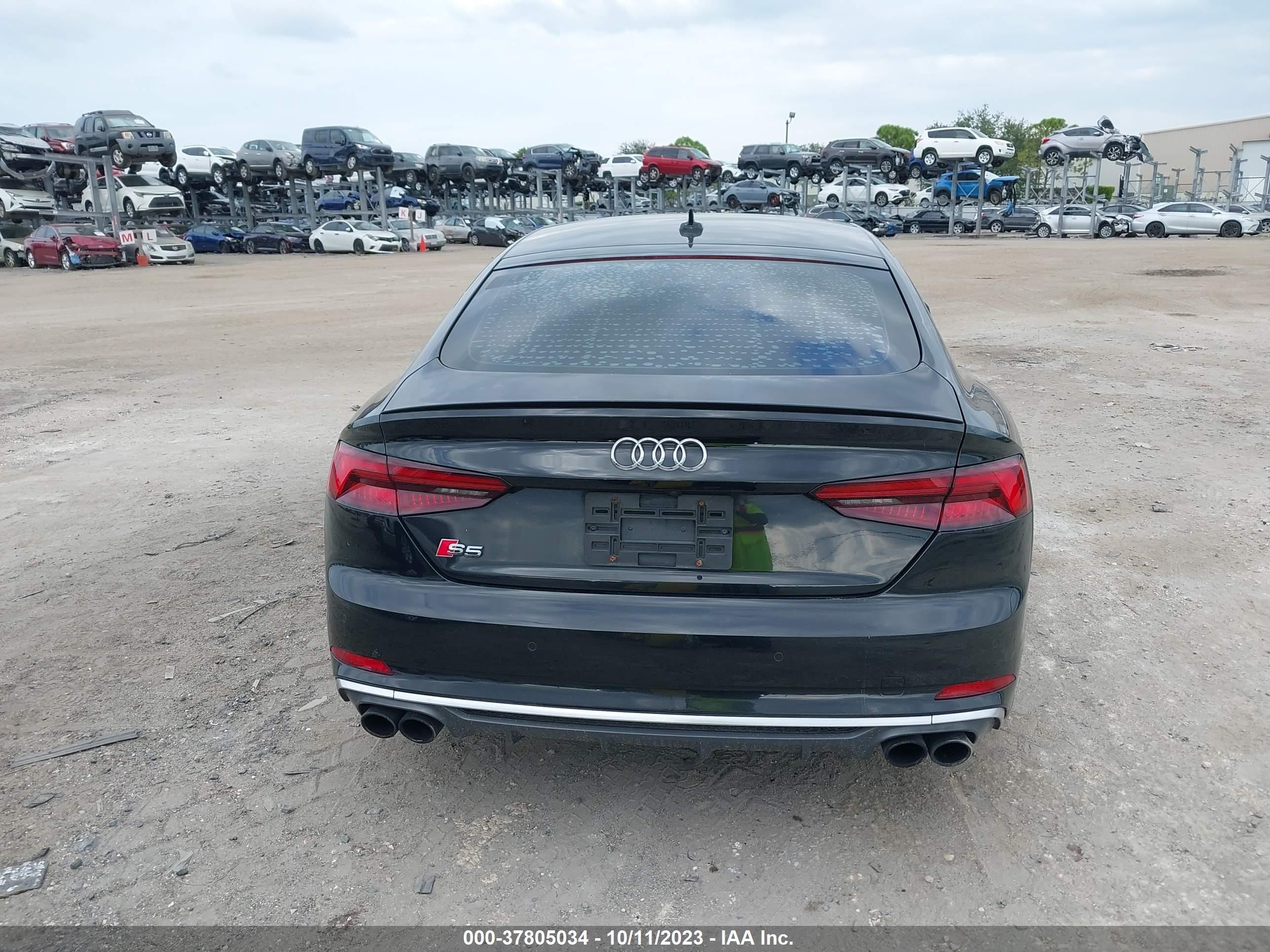 Photo 15 VIN: WAUB4CF58JA017218 - AUDI S5 