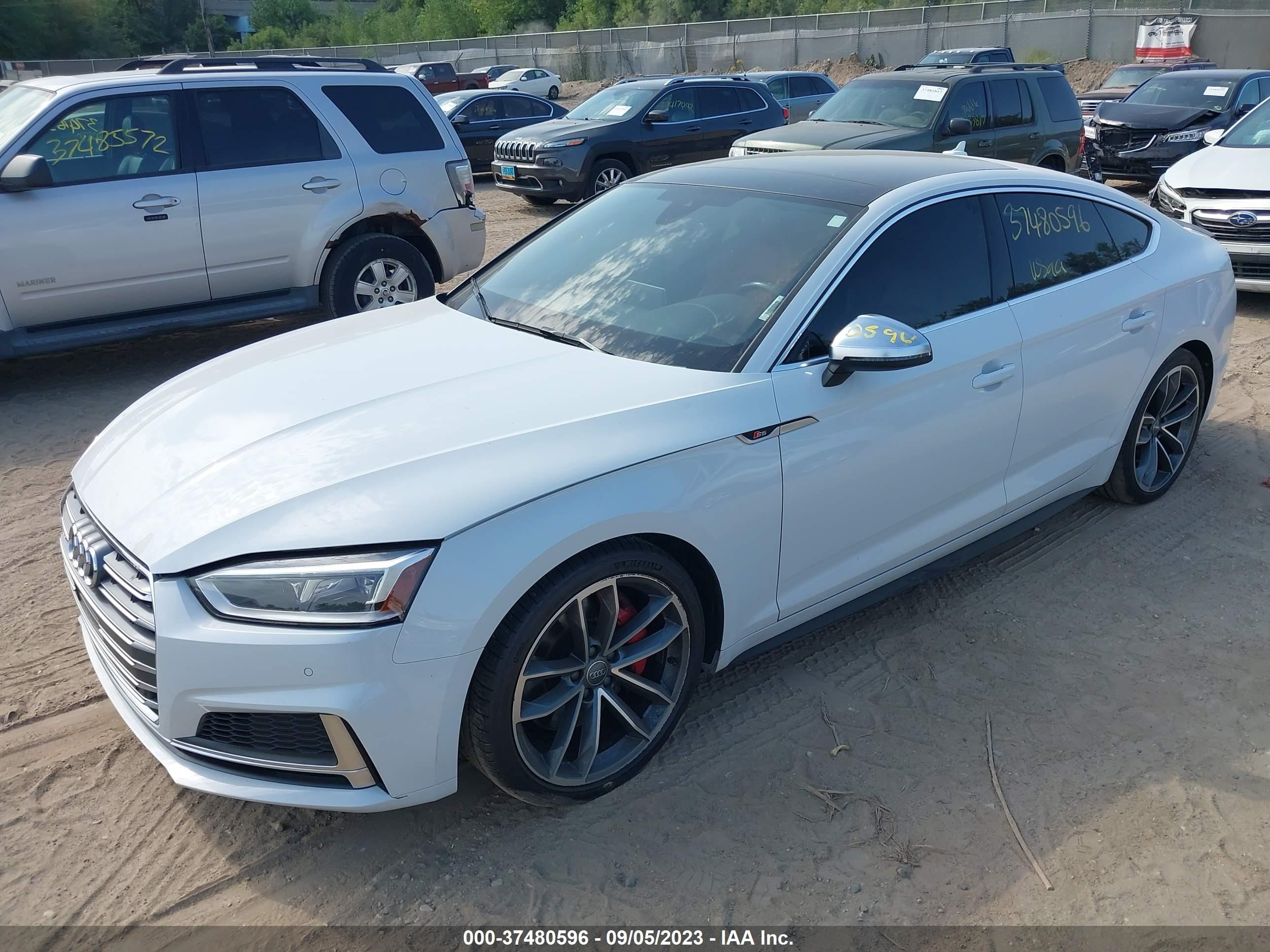 Photo 1 VIN: WAUB4CF5XJA086329 - AUDI S5 