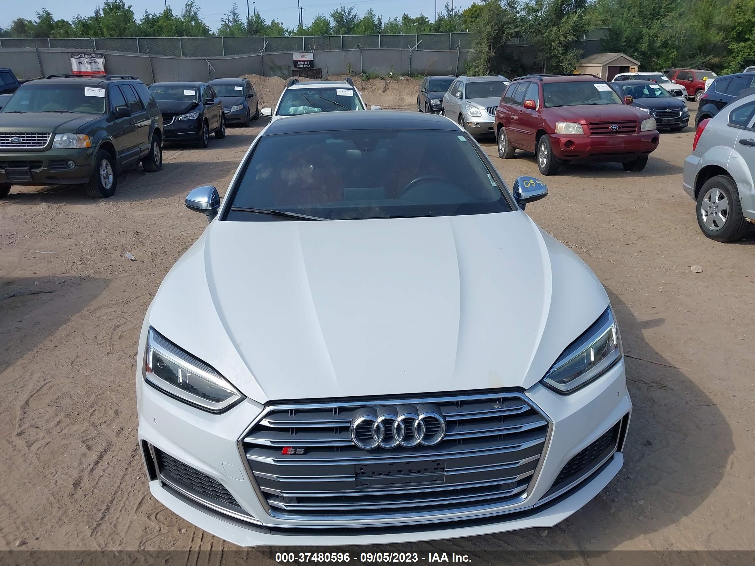 Photo 11 VIN: WAUB4CF5XJA086329 - AUDI S5 