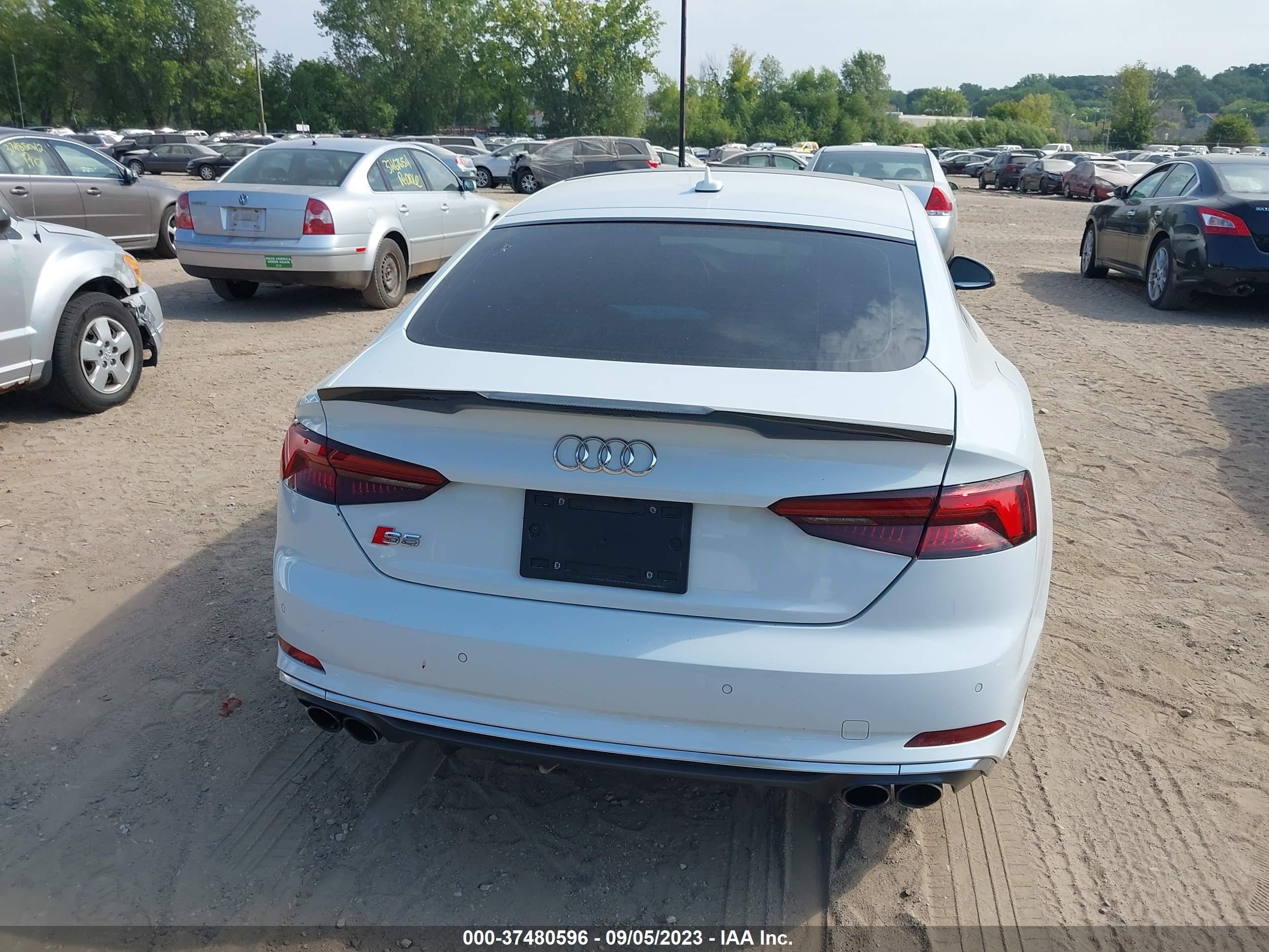 Photo 15 VIN: WAUB4CF5XJA086329 - AUDI S5 