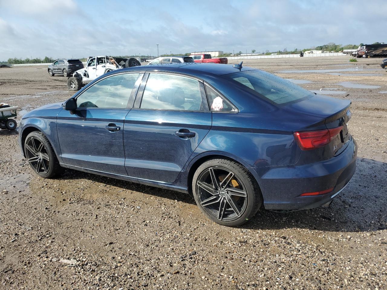 Photo 1 VIN: WAUB8GFF0J1048662 - AUDI A3 