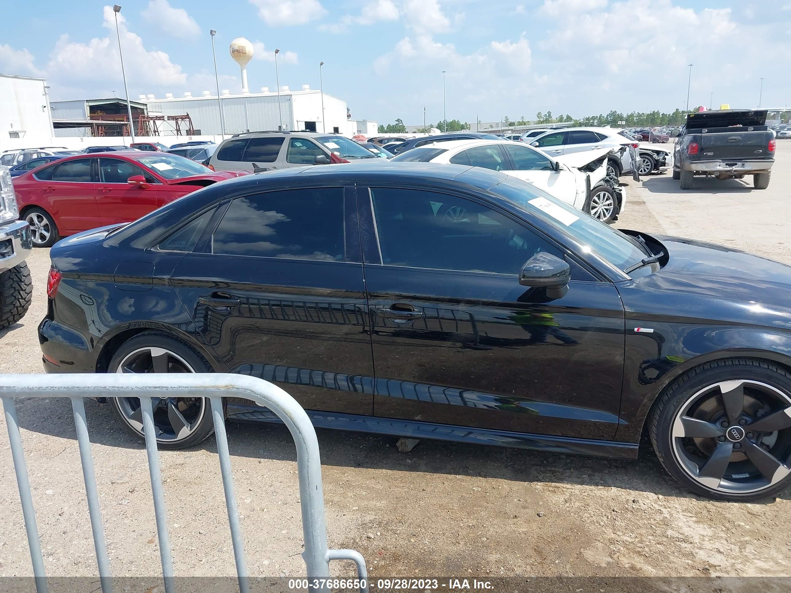 Photo 12 VIN: WAUB8GFF1G1114564 - AUDI A3 