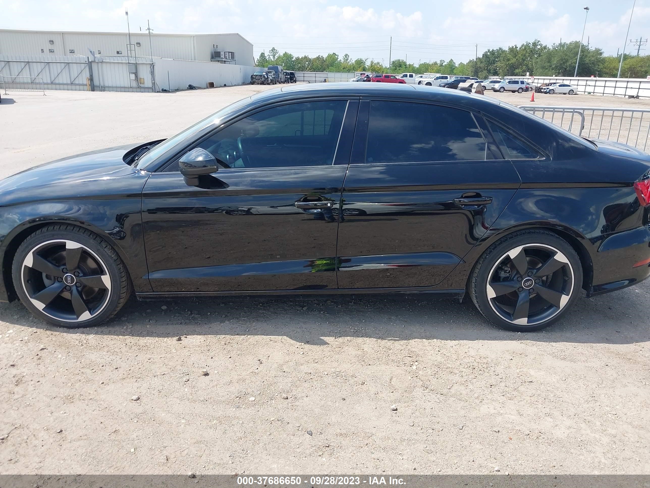 Photo 13 VIN: WAUB8GFF1G1114564 - AUDI A3 