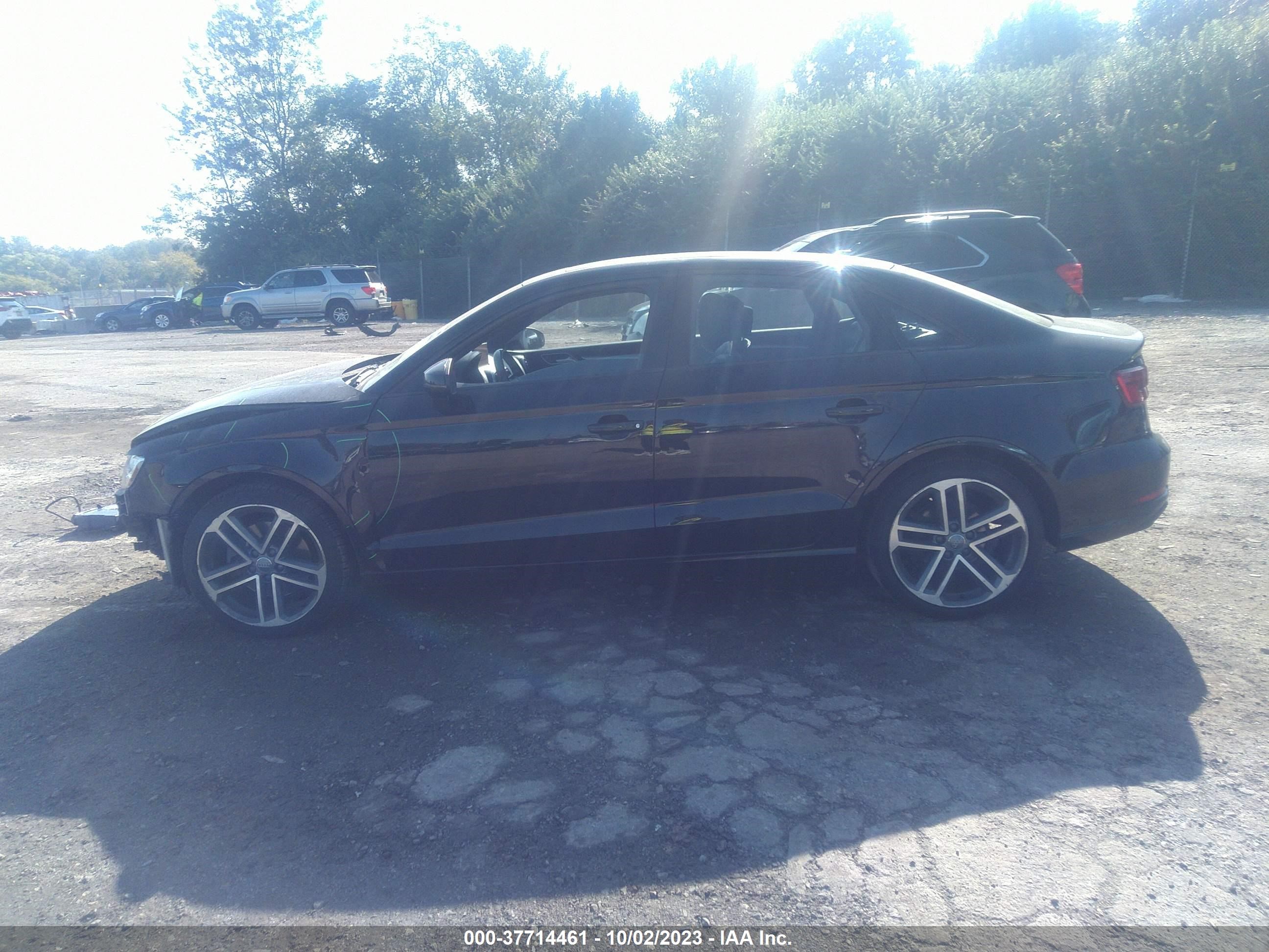 Photo 13 VIN: WAUB8GFF1H1050740 - AUDI A3 