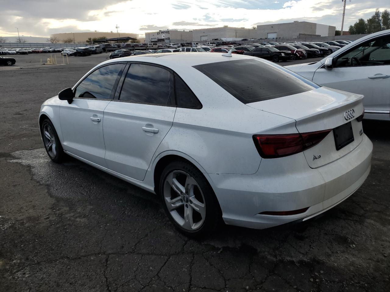 Photo 1 VIN: WAUB8GFF3J1017986 - AUDI A3 