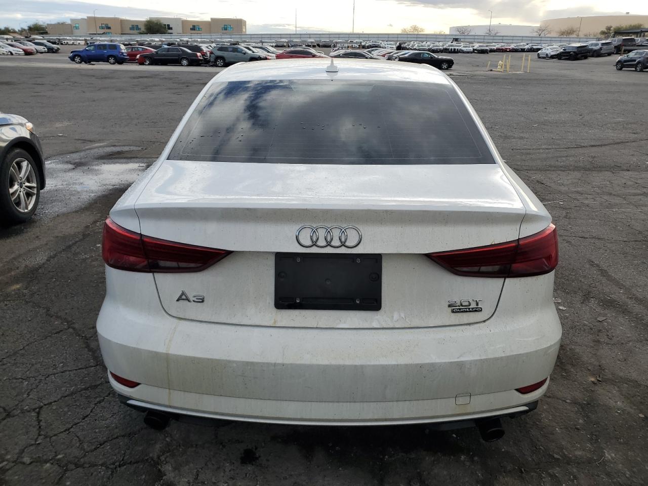 Photo 5 VIN: WAUB8GFF3J1017986 - AUDI A3 