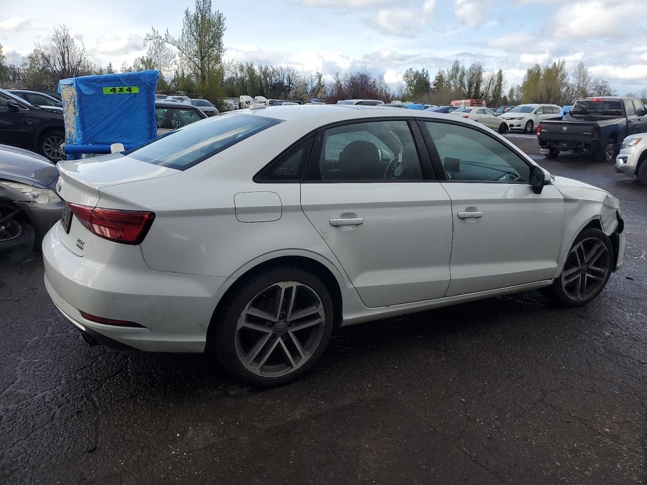 Photo 2 VIN: WAUB8GFF3J1027546 - AUDI A3 