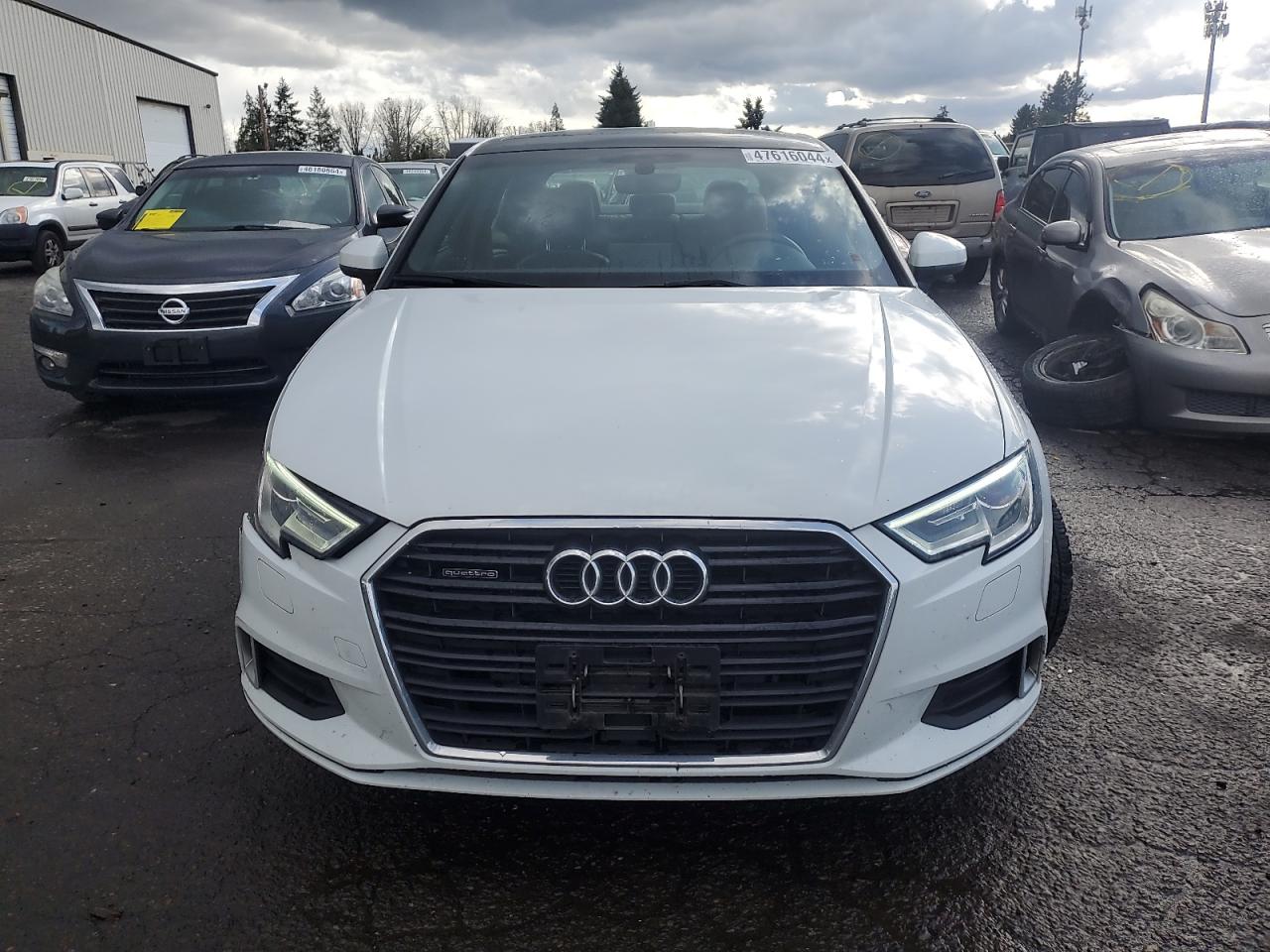 Photo 4 VIN: WAUB8GFF3J1027546 - AUDI A3 