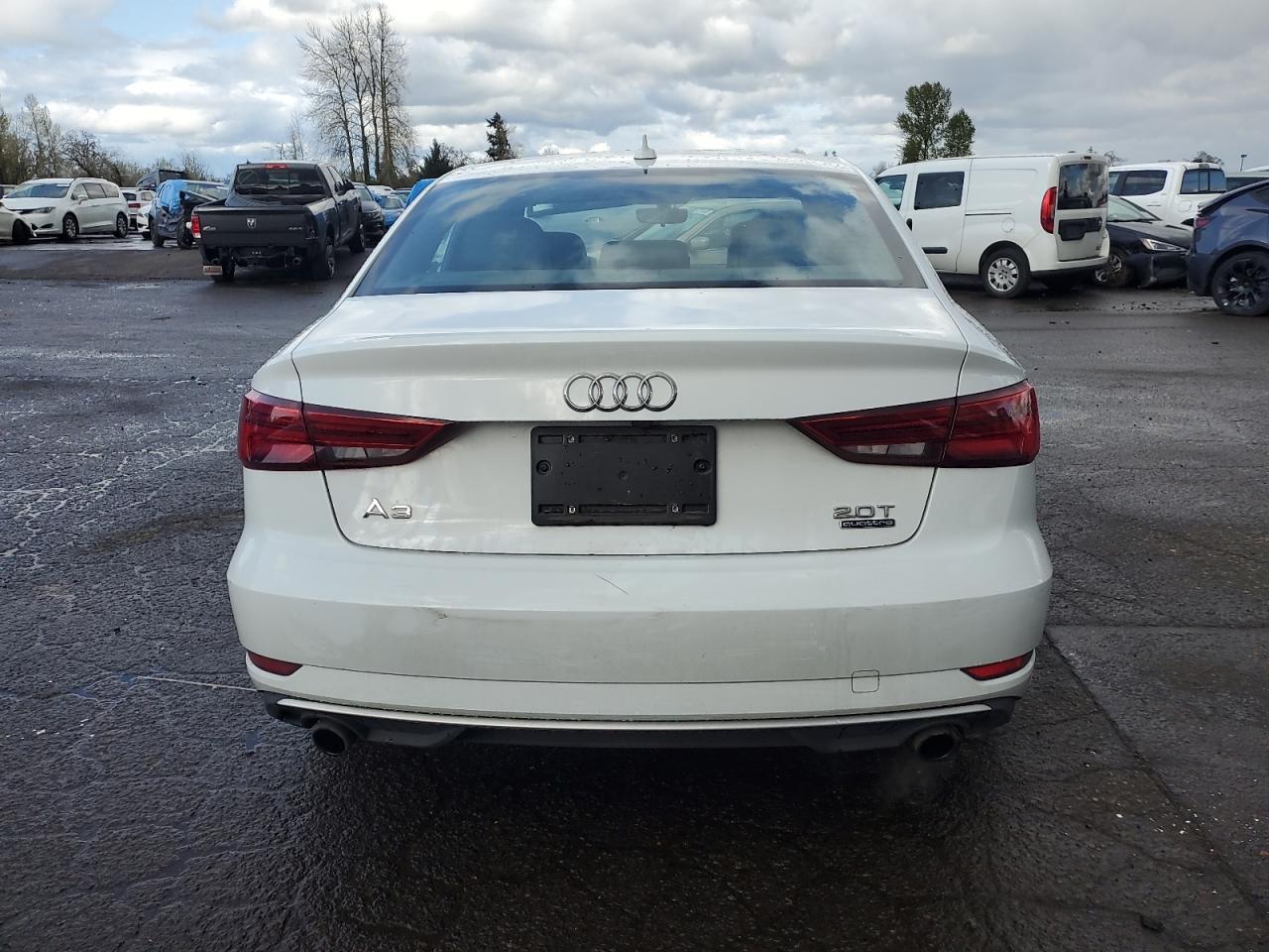 Photo 5 VIN: WAUB8GFF3J1027546 - AUDI A3 