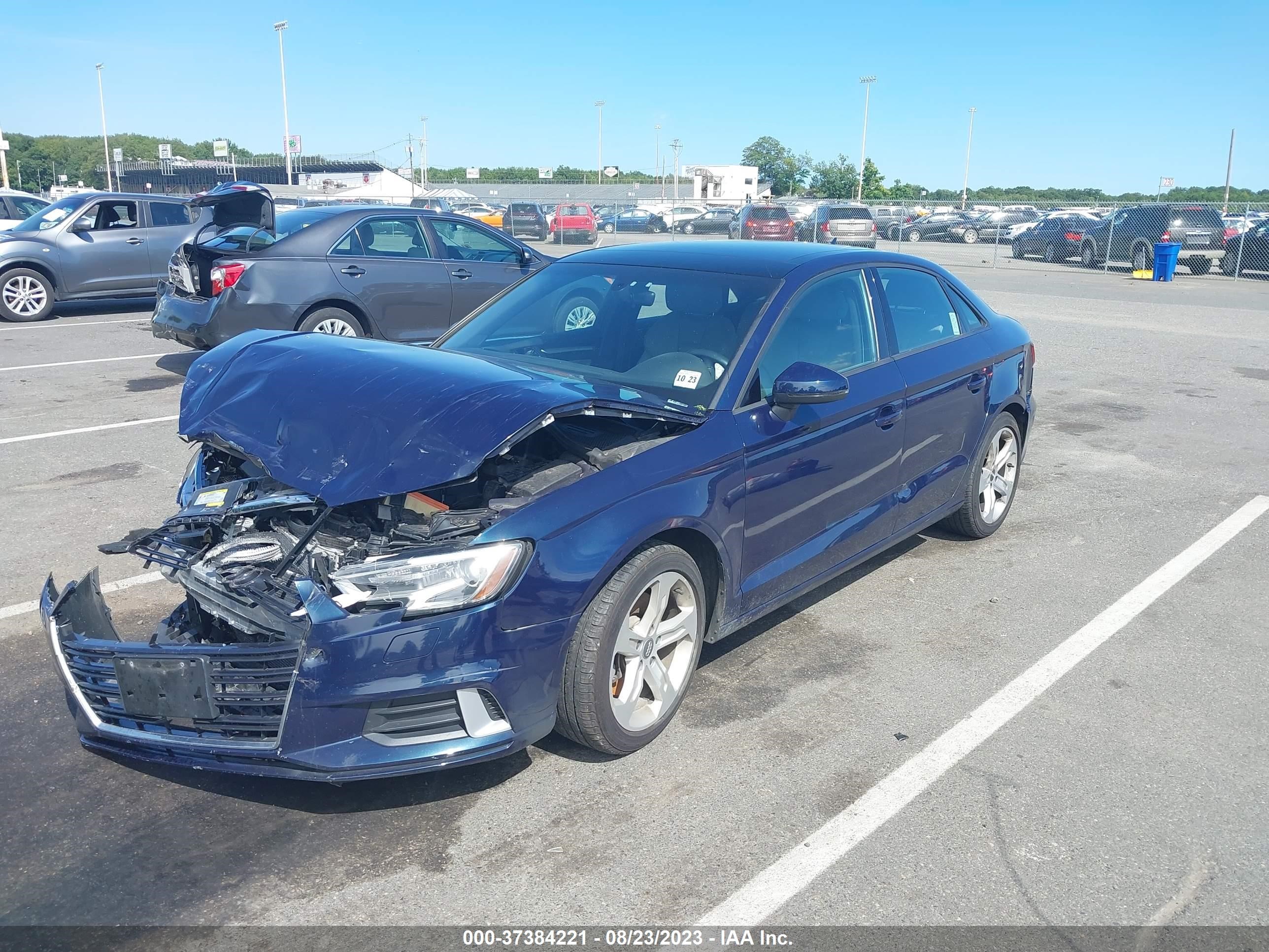 Photo 1 VIN: WAUB8GFF4J1041827 - AUDI A3 