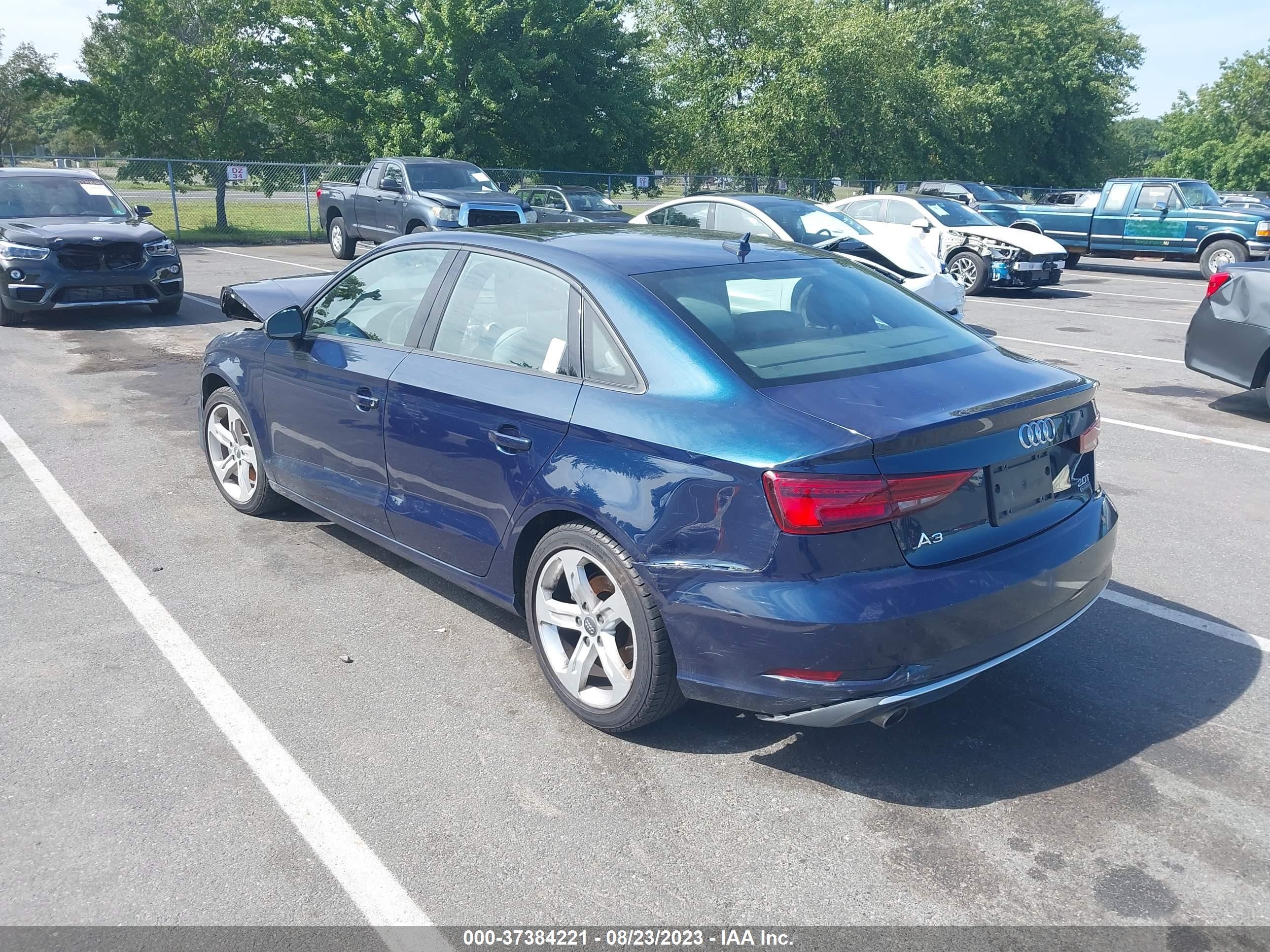 Photo 2 VIN: WAUB8GFF4J1041827 - AUDI A3 