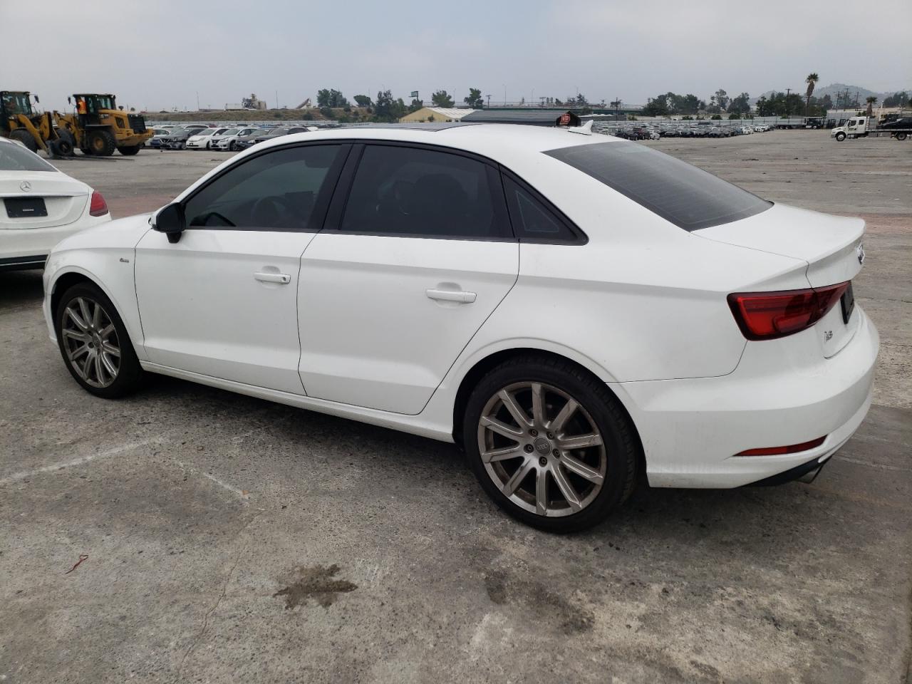 Photo 1 VIN: WAUB8GFF7J1050666 - AUDI A3 