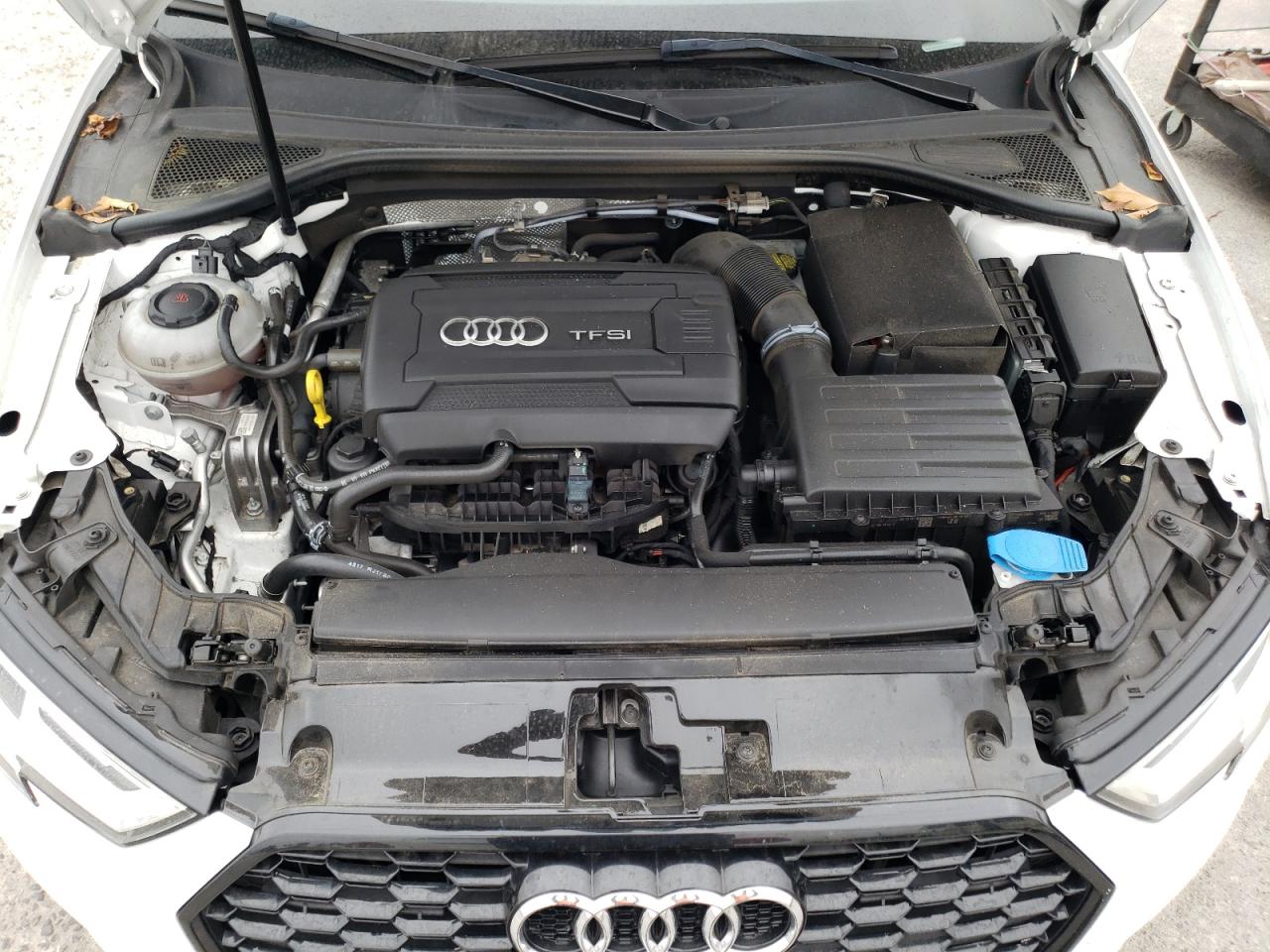 Photo 10 VIN: WAUB8GFF7J1050666 - AUDI A3 