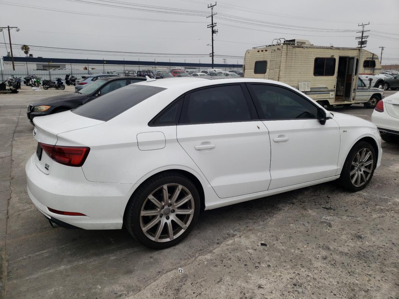 Photo 2 VIN: WAUB8GFF7J1050666 - AUDI A3 