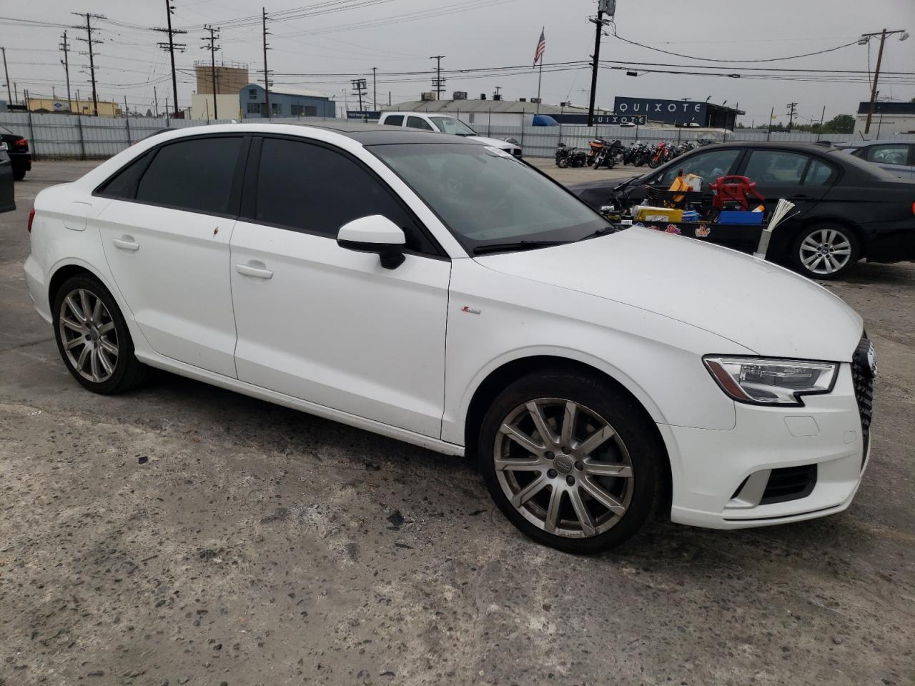 Photo 3 VIN: WAUB8GFF7J1050666 - AUDI A3 