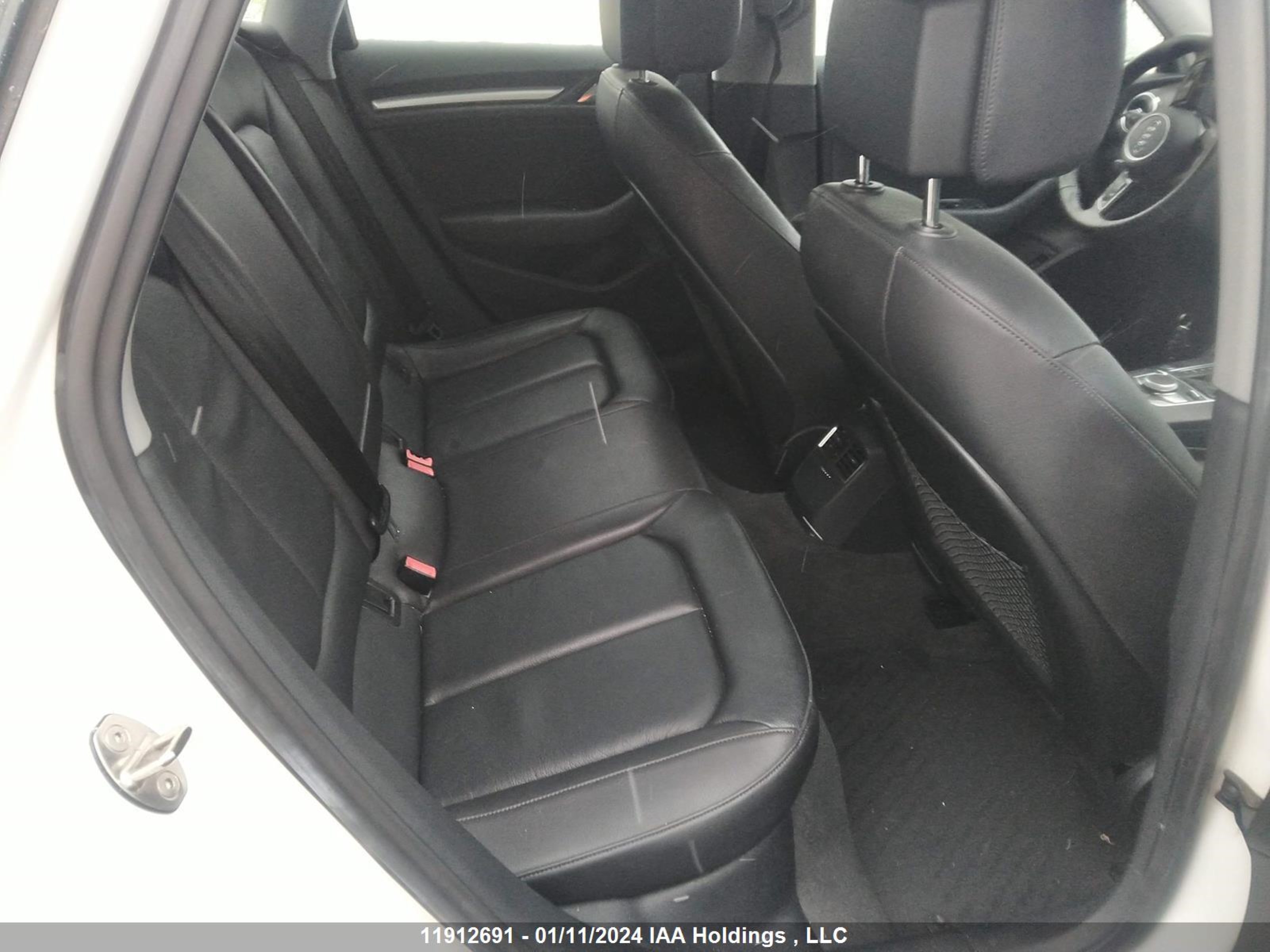 Photo 7 VIN: WAUB8GFF9J1029656 - AUDI A3 