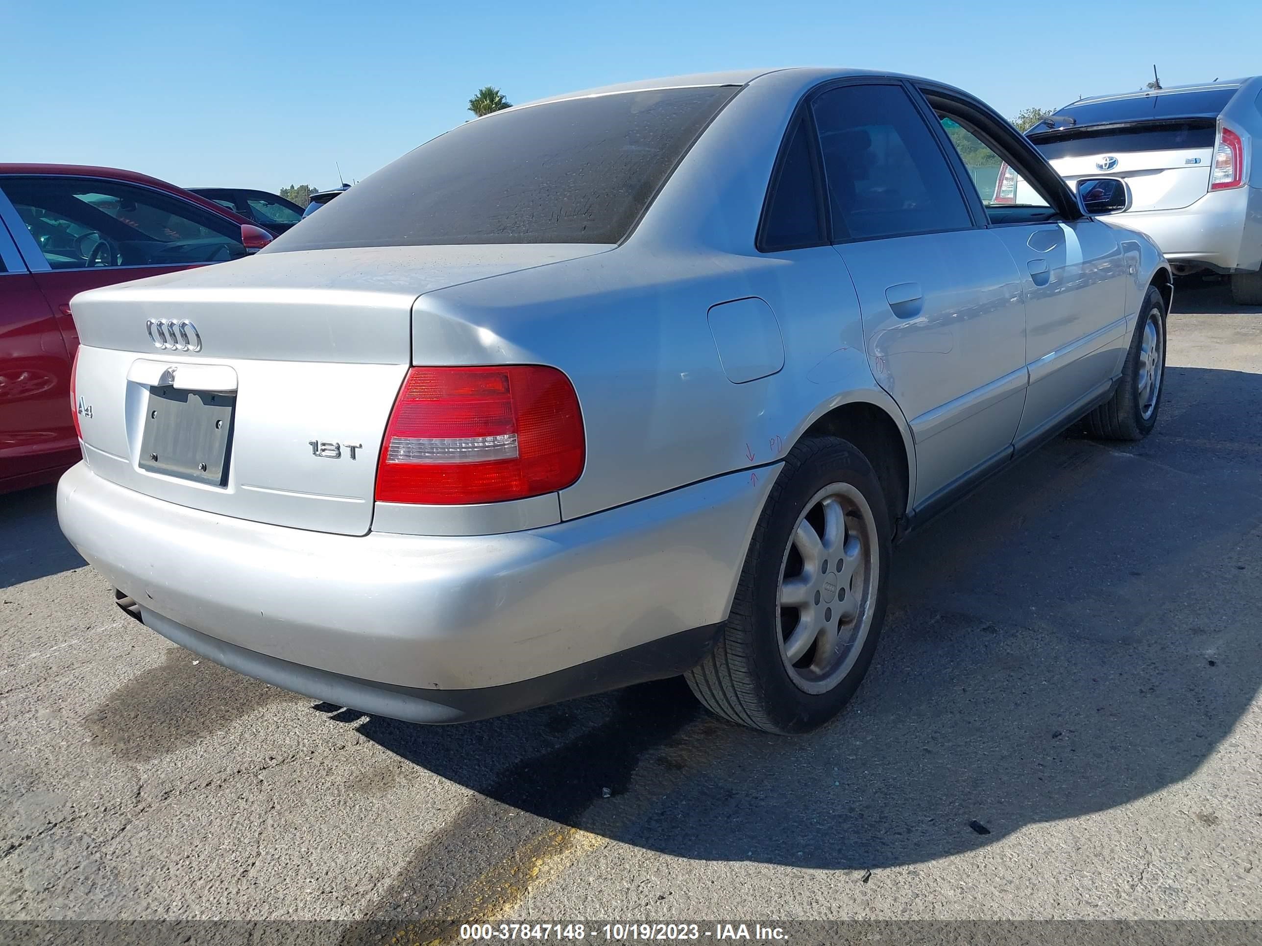 Photo 3 VIN: WAUBB28DXXA299469 - AUDI A4 1.8T 