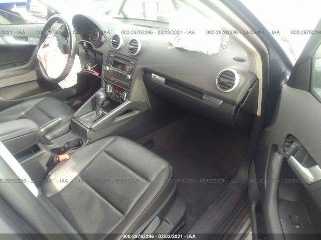 Photo 4 VIN: WAUBEAFM2AA113581 - AUDI A3 