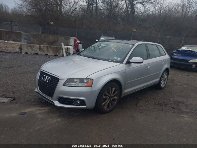 Photo 1 VIN: WAUBEAFM8CA082663 - AUDI A3 