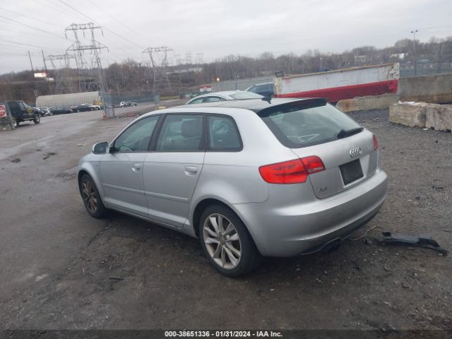 Photo 2 VIN: WAUBEAFM8CA082663 - AUDI A3 