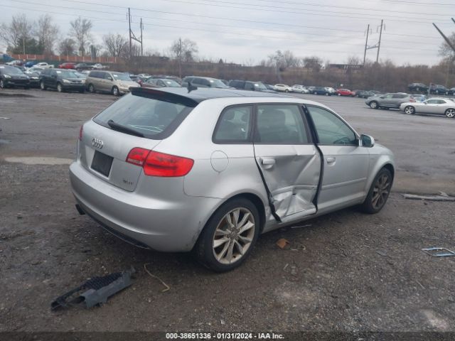 Photo 3 VIN: WAUBEAFM8CA082663 - AUDI A3 