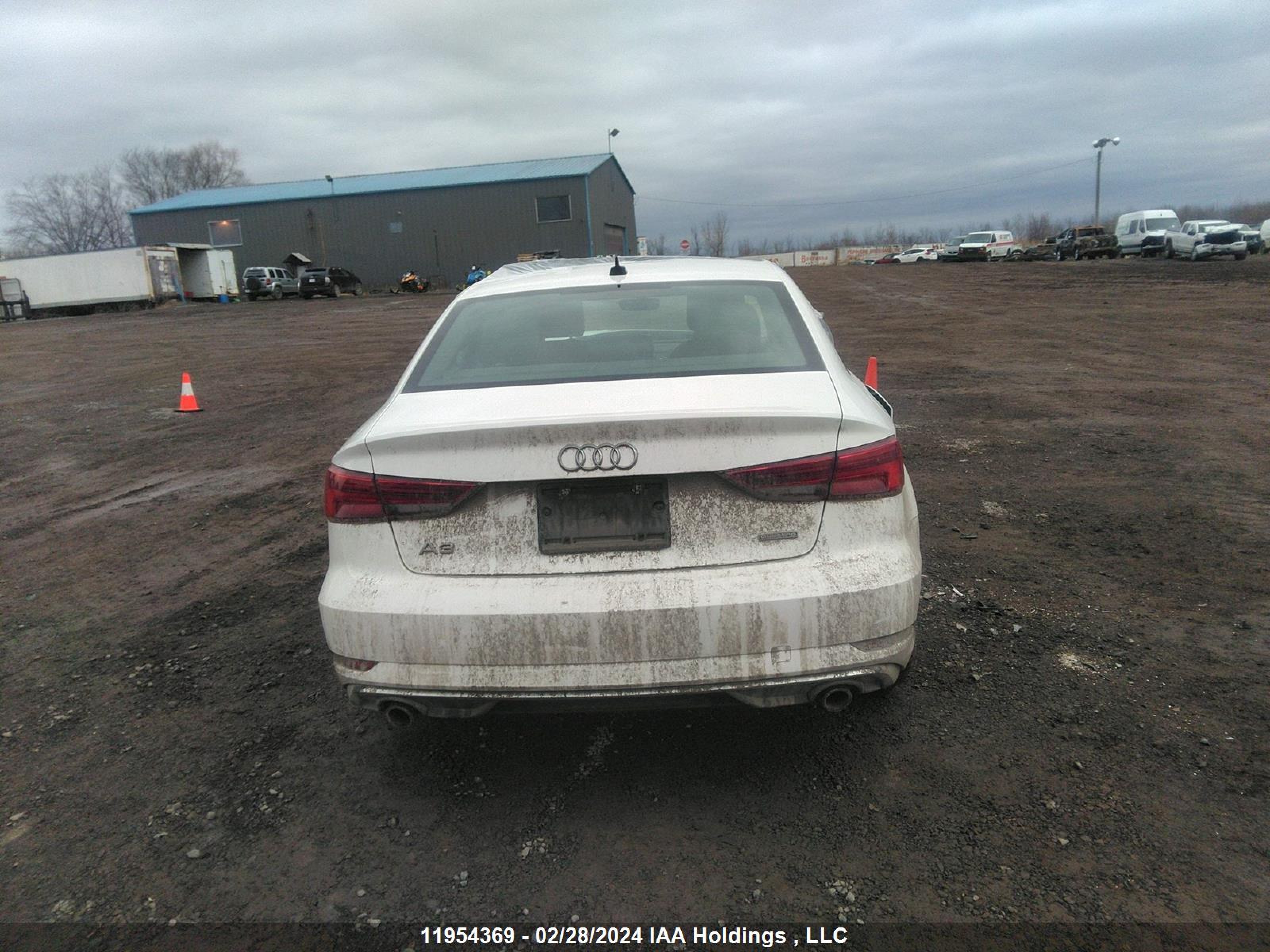 Photo 16 VIN: WAUBEGFF0K1024548 - AUDI A3 