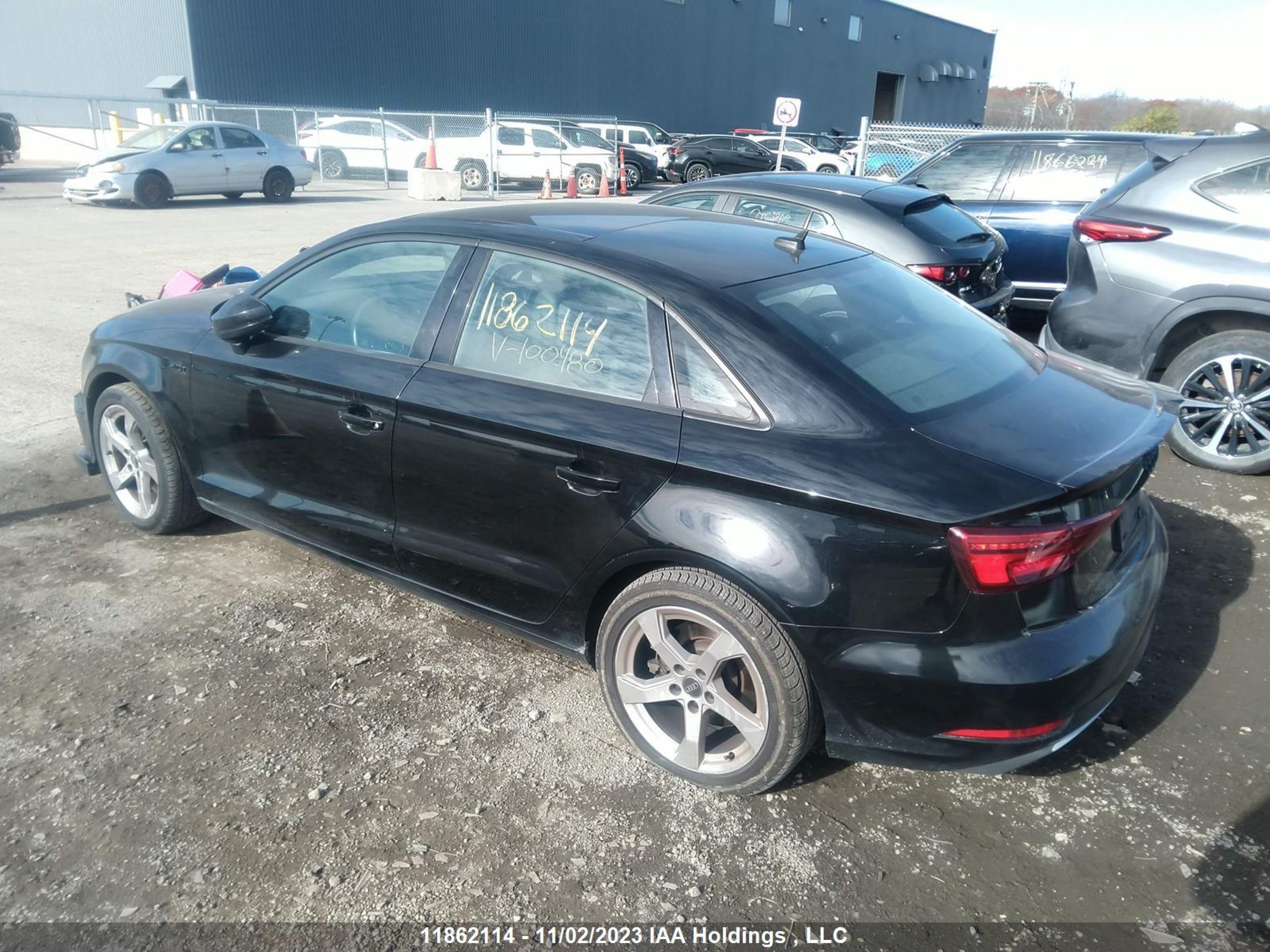 Photo 2 VIN: WAUBEGFF0KA100480 - AUDI A3 