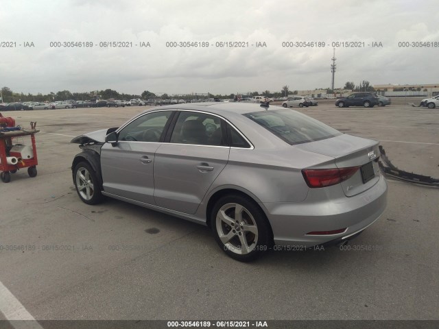 Photo 2 VIN: WAUBEGFF4KA105715 - AUDI A3 SEDAN 