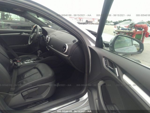 Photo 4 VIN: WAUBEGFF4KA105715 - AUDI A3 SEDAN 