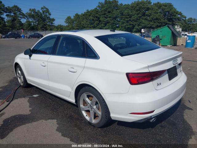 Photo 2 VIN: WAUBEGFF6KA081742 - AUDI A3 