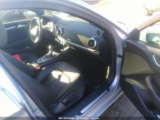 Photo 4 VIN: WAUBEGFF6KA113038 - AUDI A3 