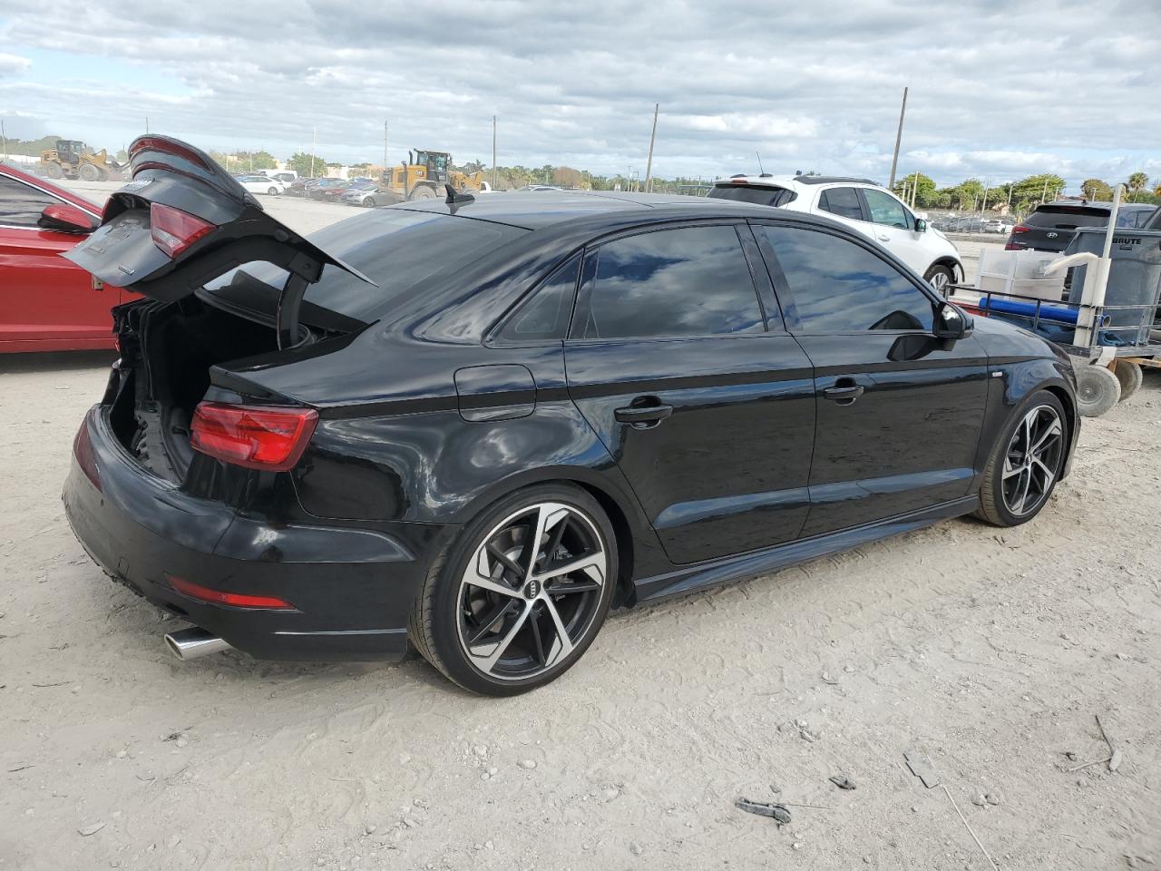 Photo 2 VIN: WAUBEGFF6LA104938 - AUDI A3 