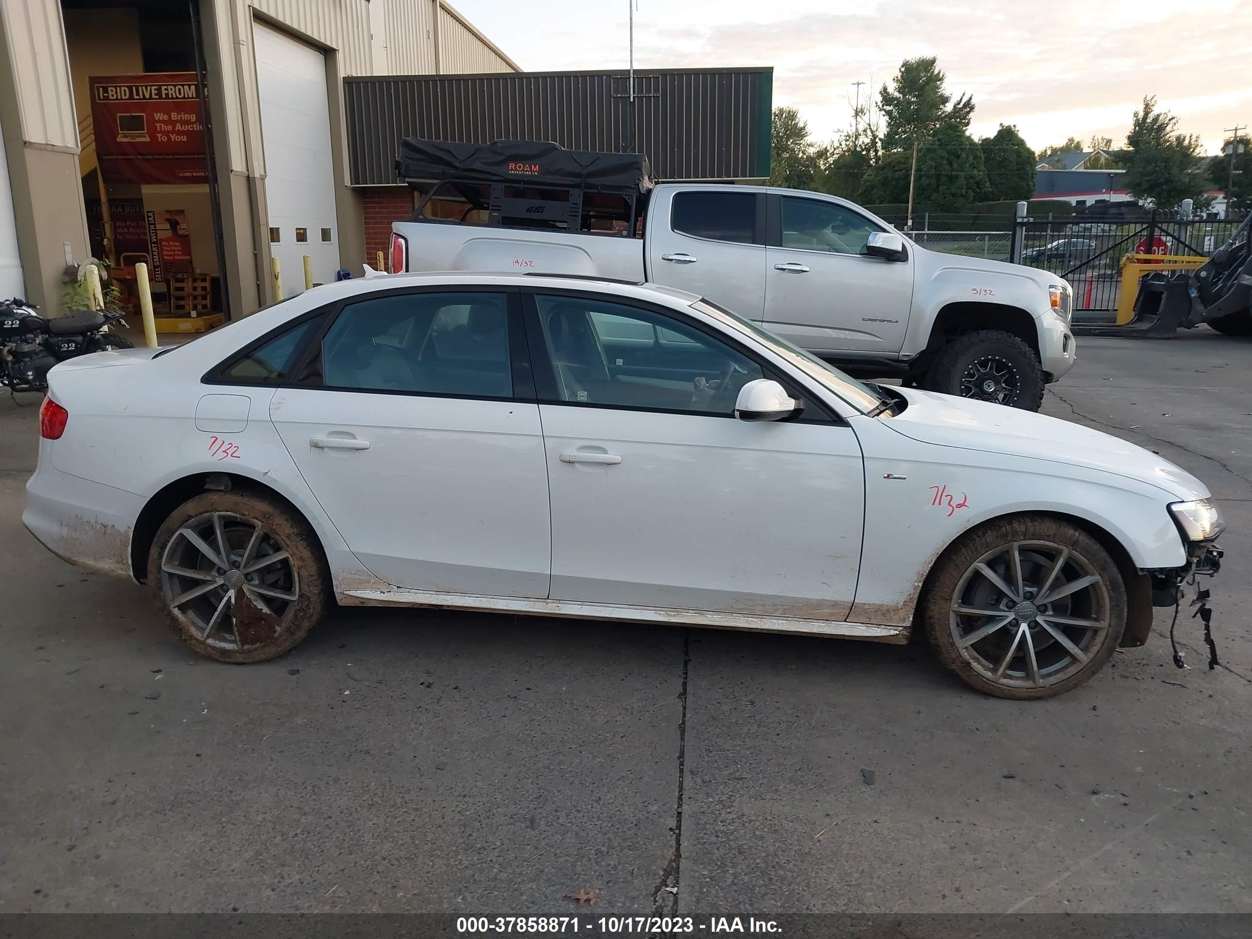 Photo 13 VIN: WAUBFAFL4GN014055 - AUDI A4 