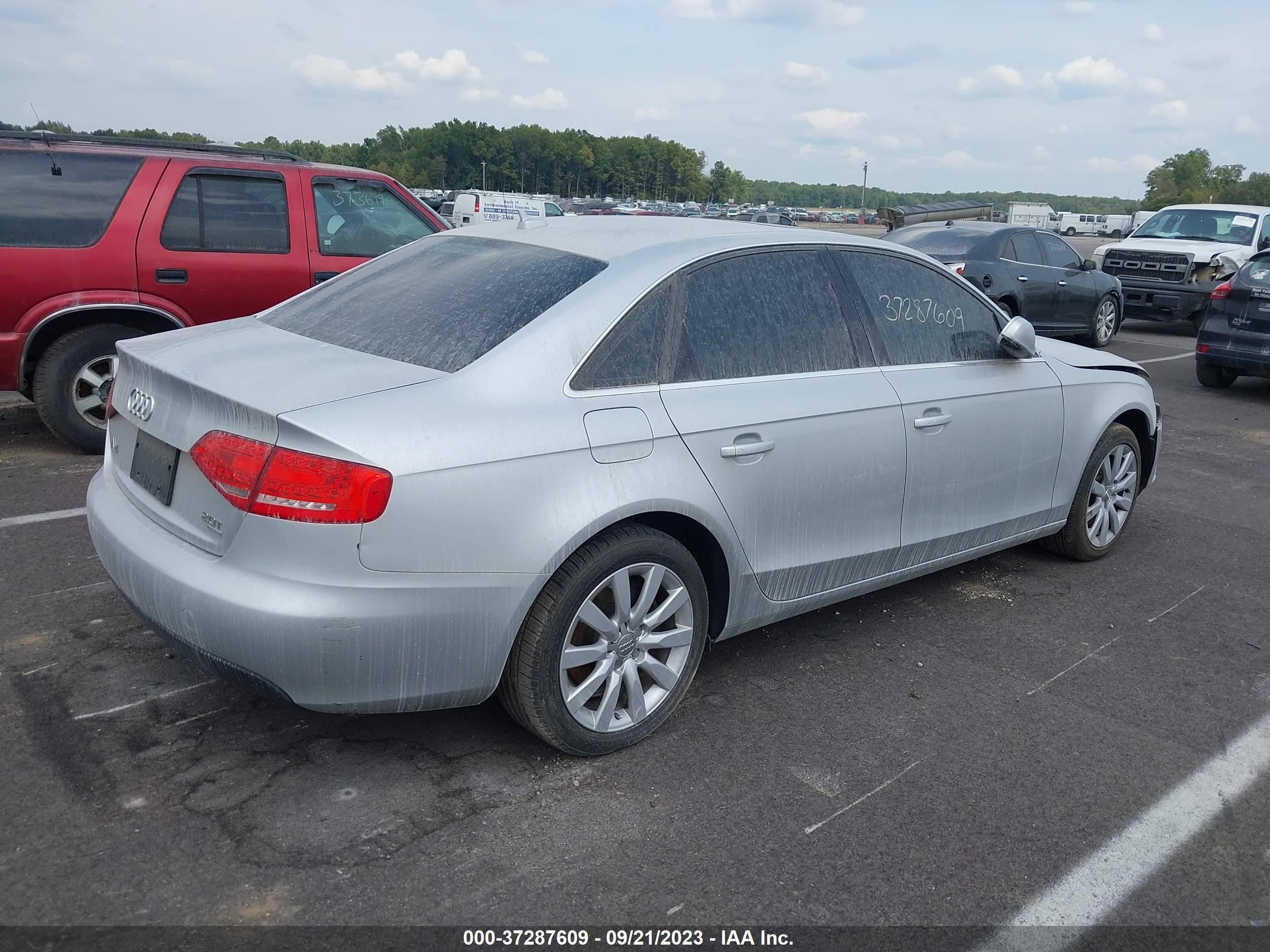 Photo 3 VIN: WAUBFAFL9CN017687 - AUDI A4 