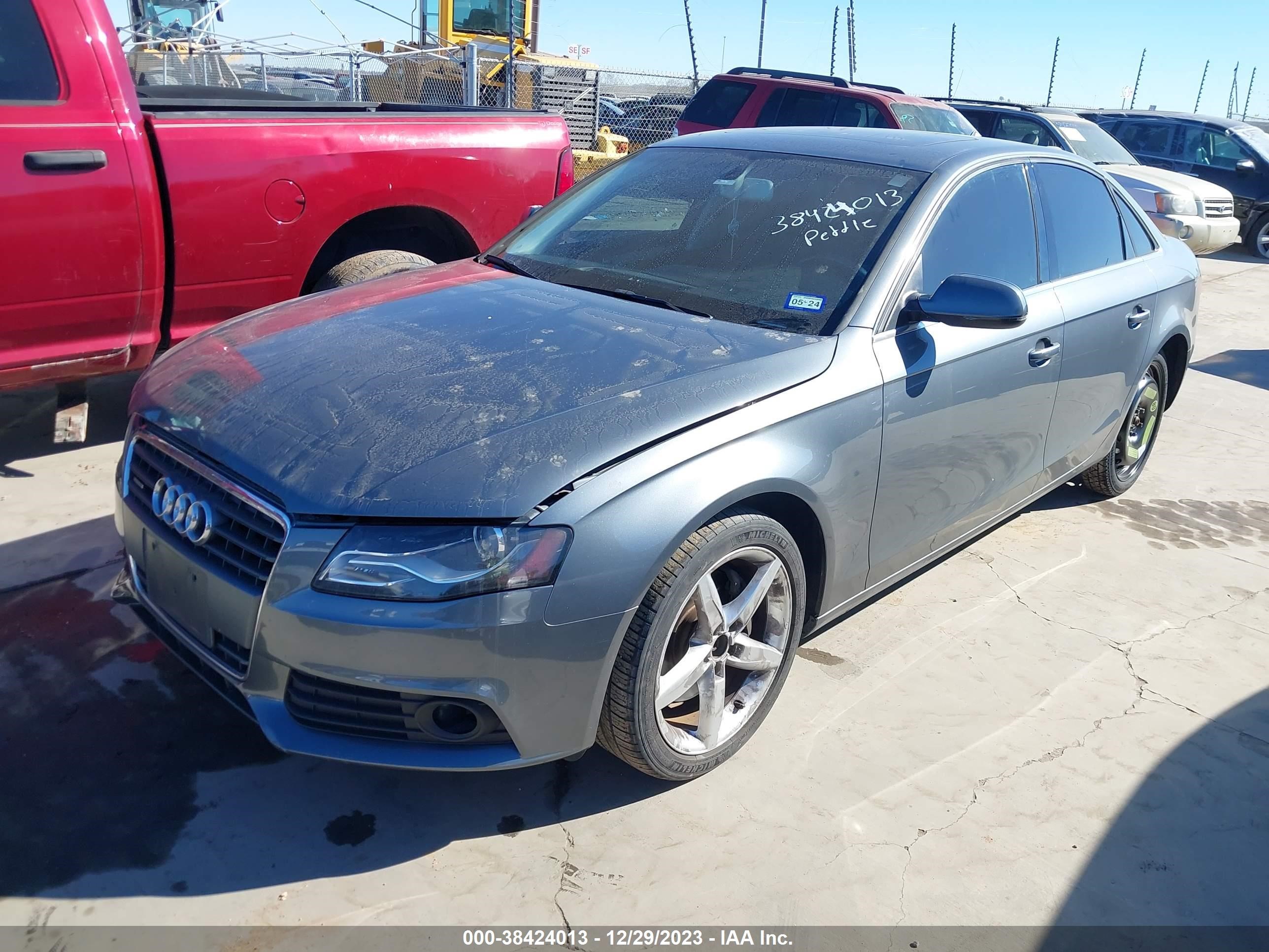 Photo 1 VIN: WAUBFAFLXCA054996 - AUDI A4 