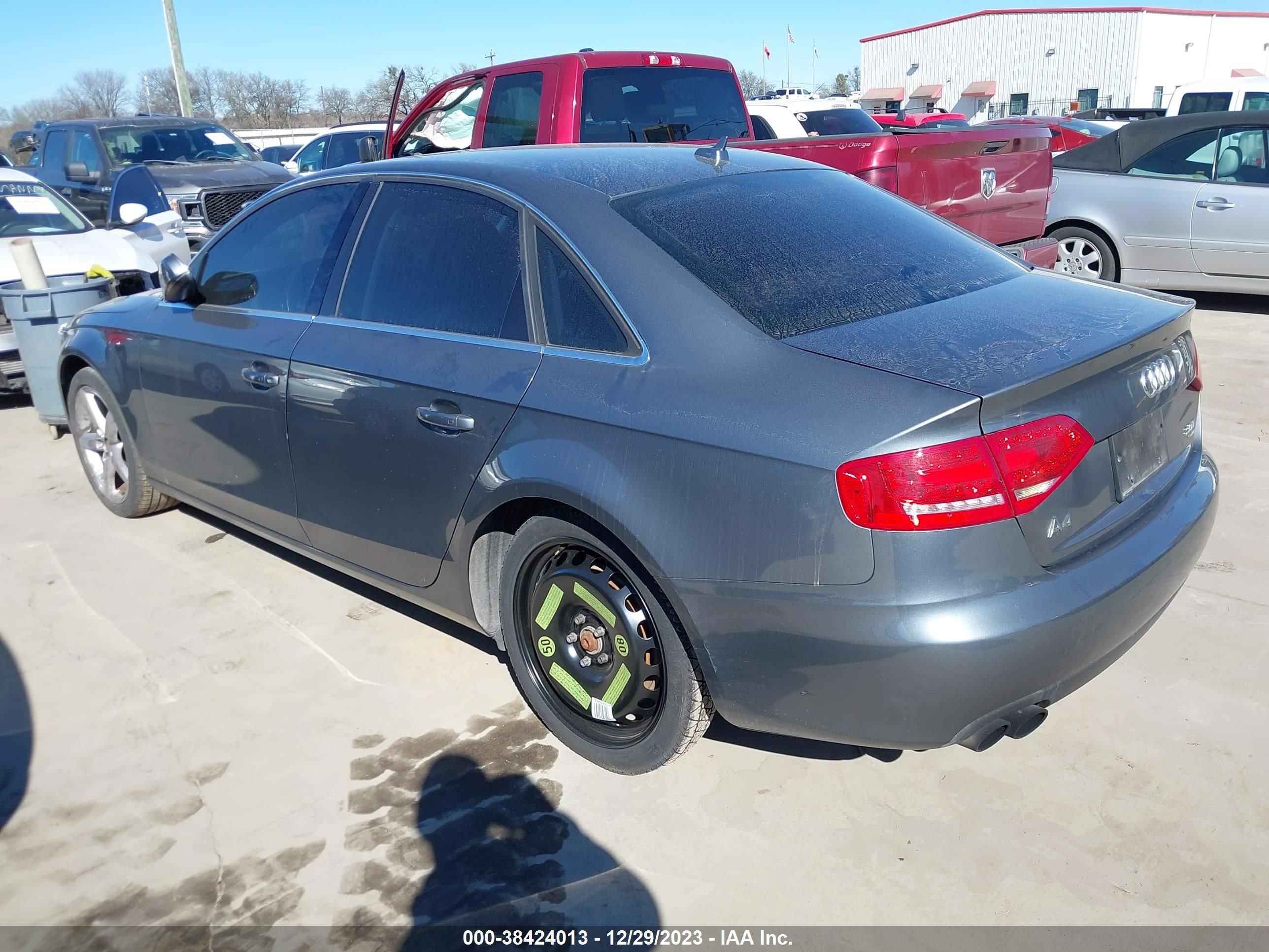 Photo 2 VIN: WAUBFAFLXCA054996 - AUDI A4 