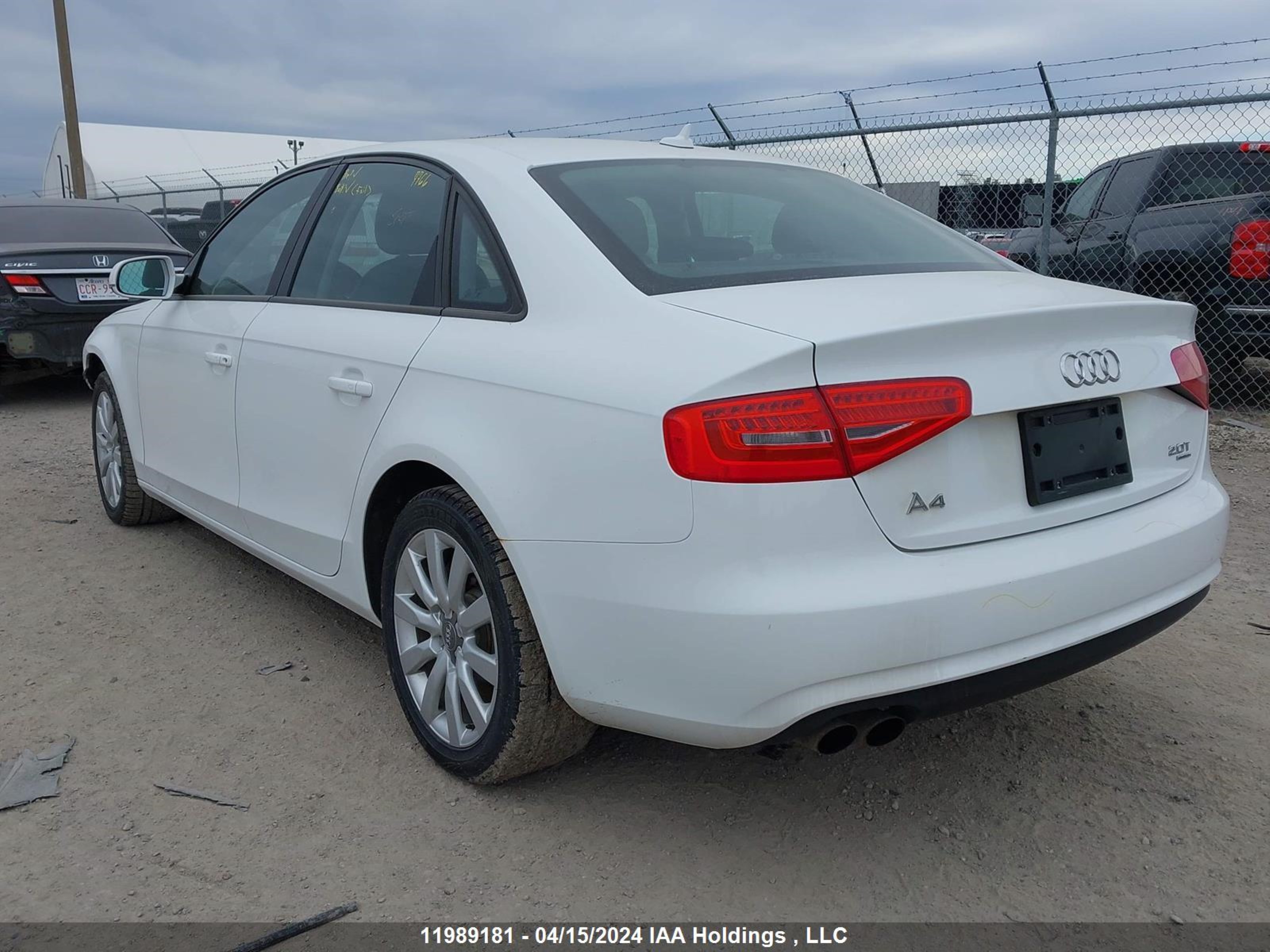 Photo 2 VIN: WAUBFCFL1DN046260 - AUDI A4 