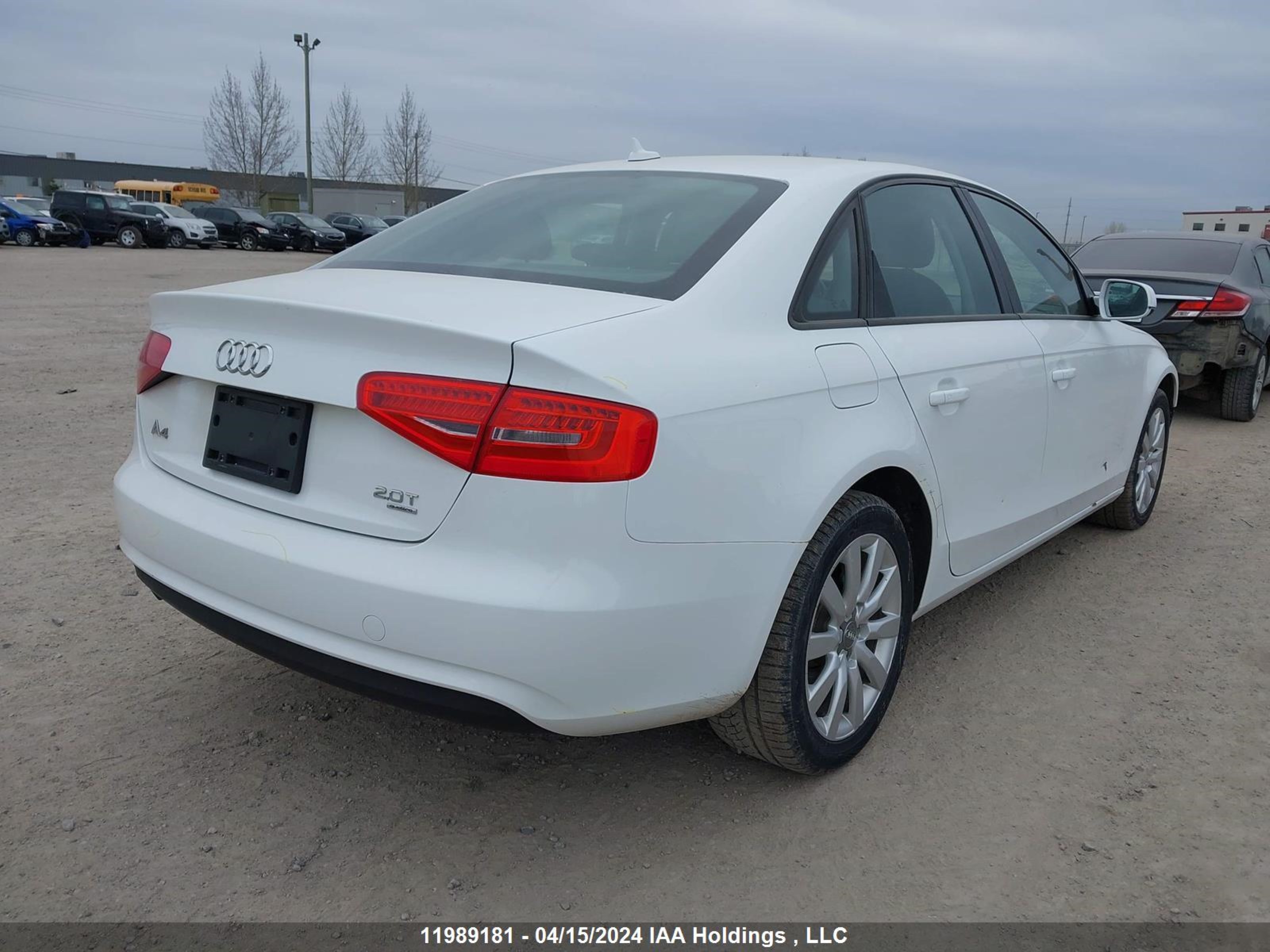 Photo 3 VIN: WAUBFCFL1DN046260 - AUDI A4 