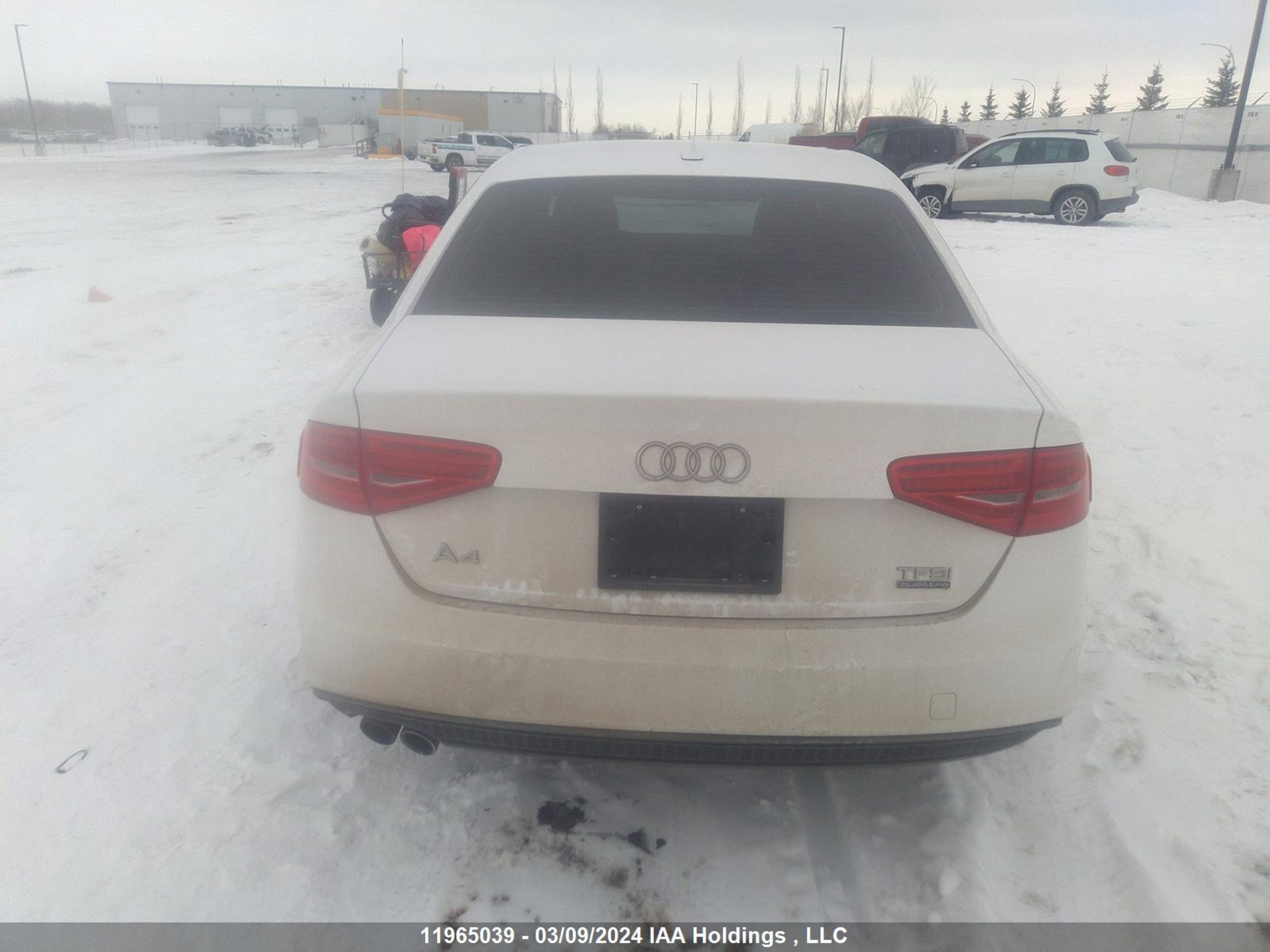 Photo 15 VIN: WAUBFCFL1FN022415 - AUDI A4 