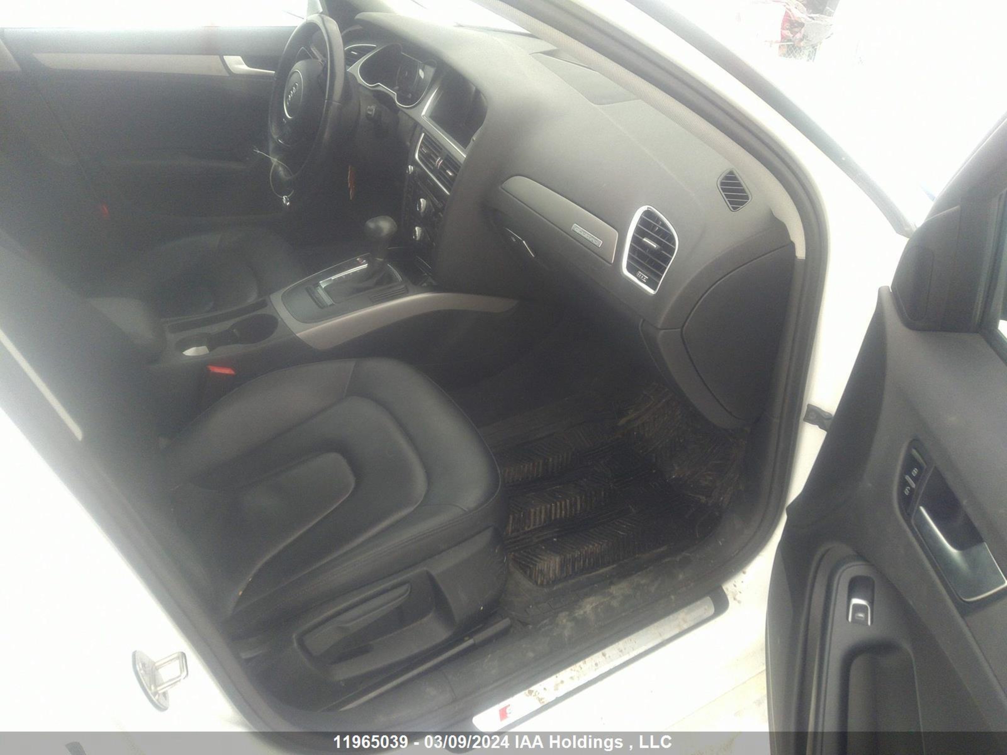 Photo 4 VIN: WAUBFCFL1FN022415 - AUDI A4 