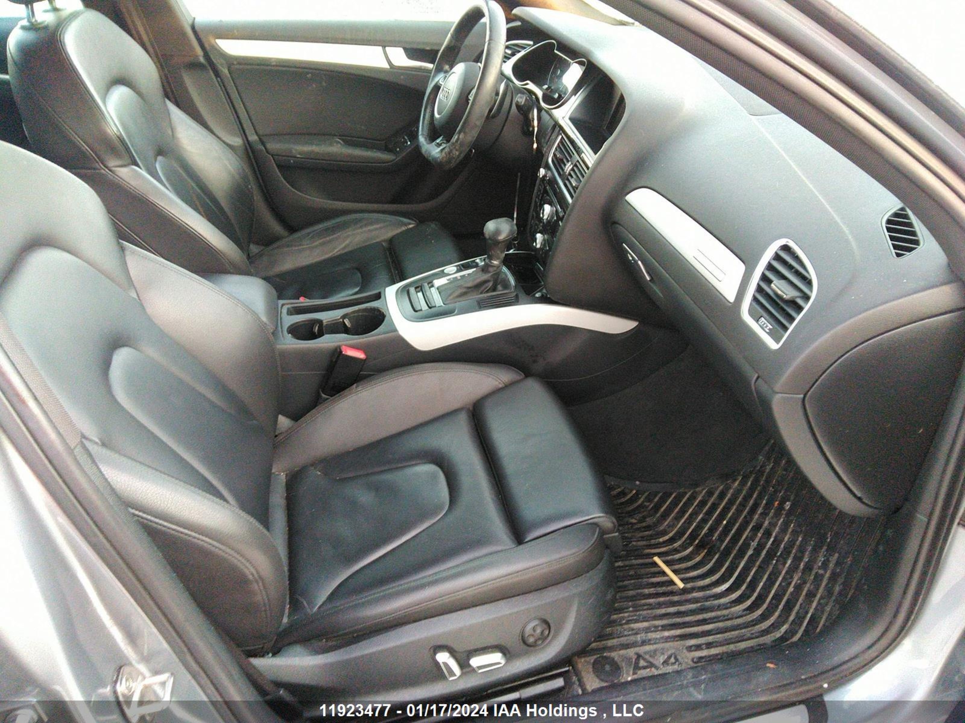 Photo 4 VIN: WAUBFCFL1GA013058 - AUDI A4 