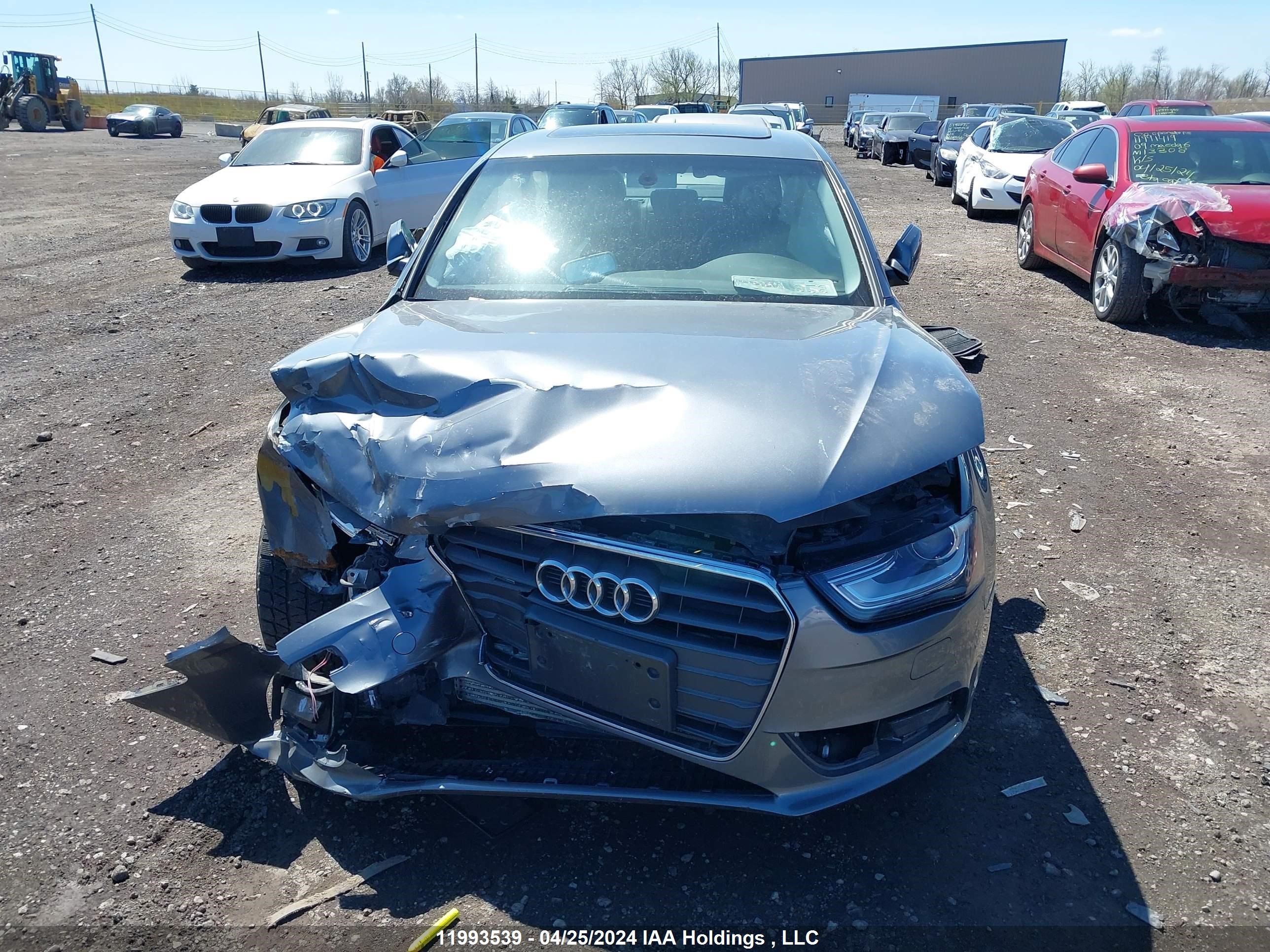 Photo 11 VIN: WAUBFCFL3DN044106 - AUDI A4 